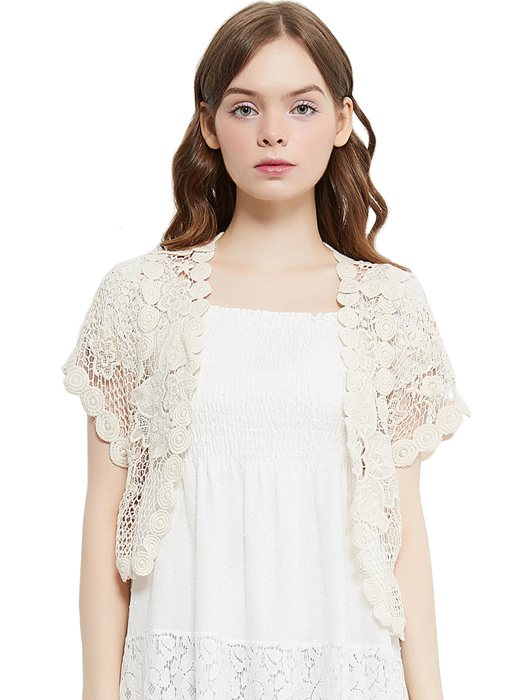 Bolero corto de manga corta con encaje floral de crochet