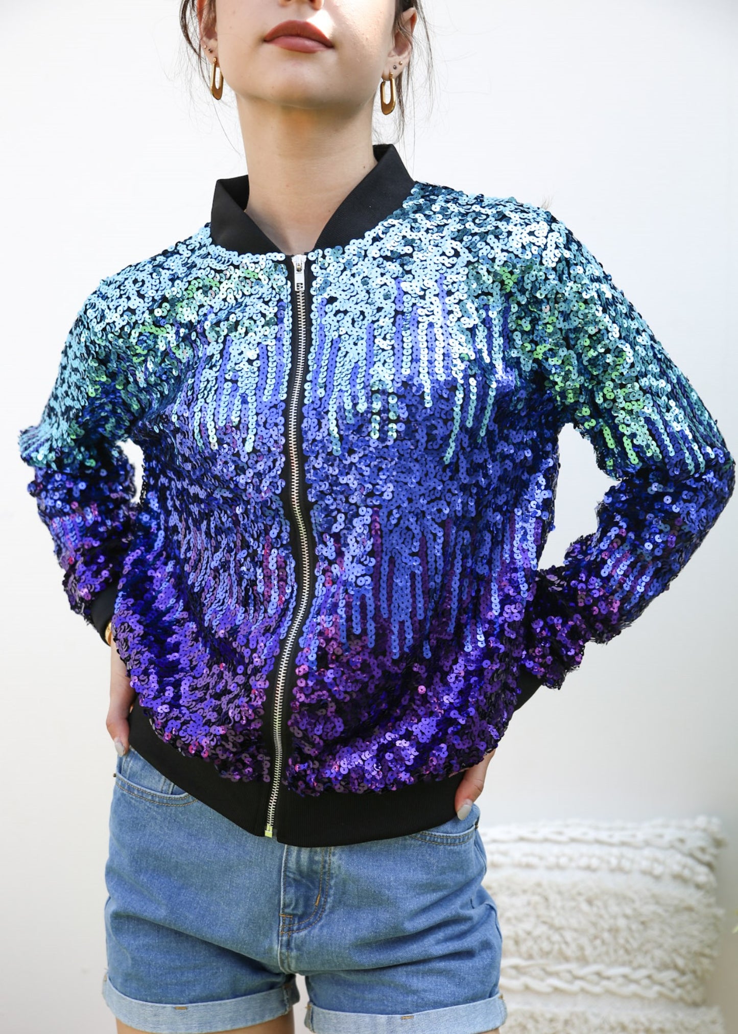 Chaqueta universitaria con lentejuelas metálicas a rayas