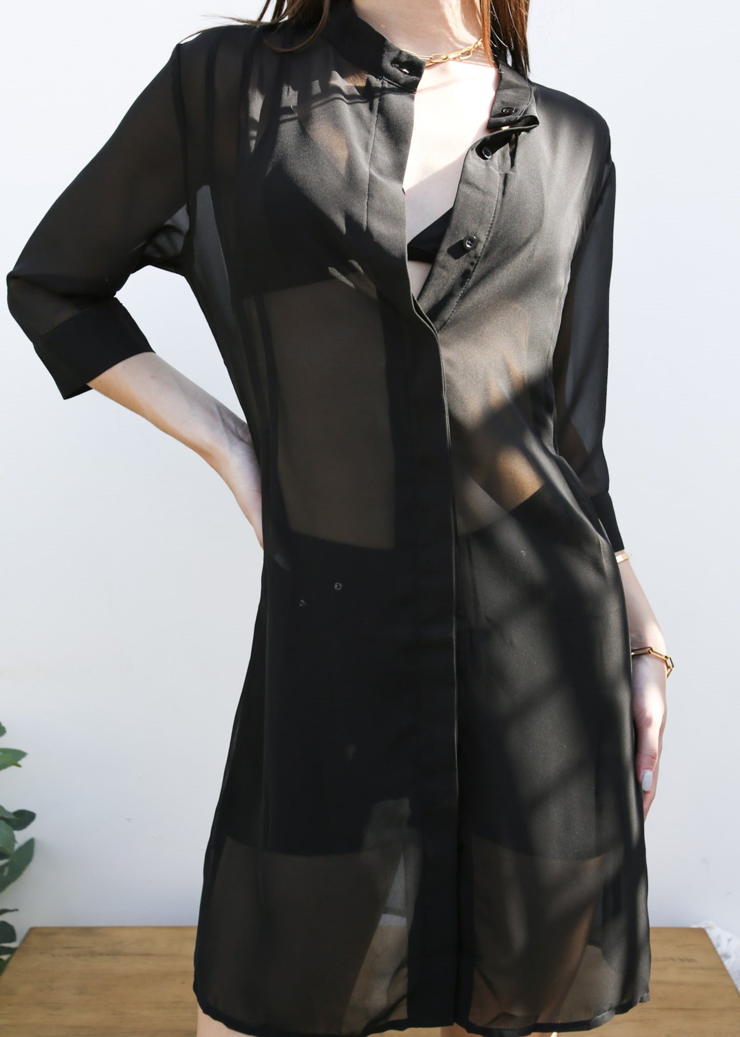 Blusa tipo túnica larga de gasa transparente negra para mujer joven