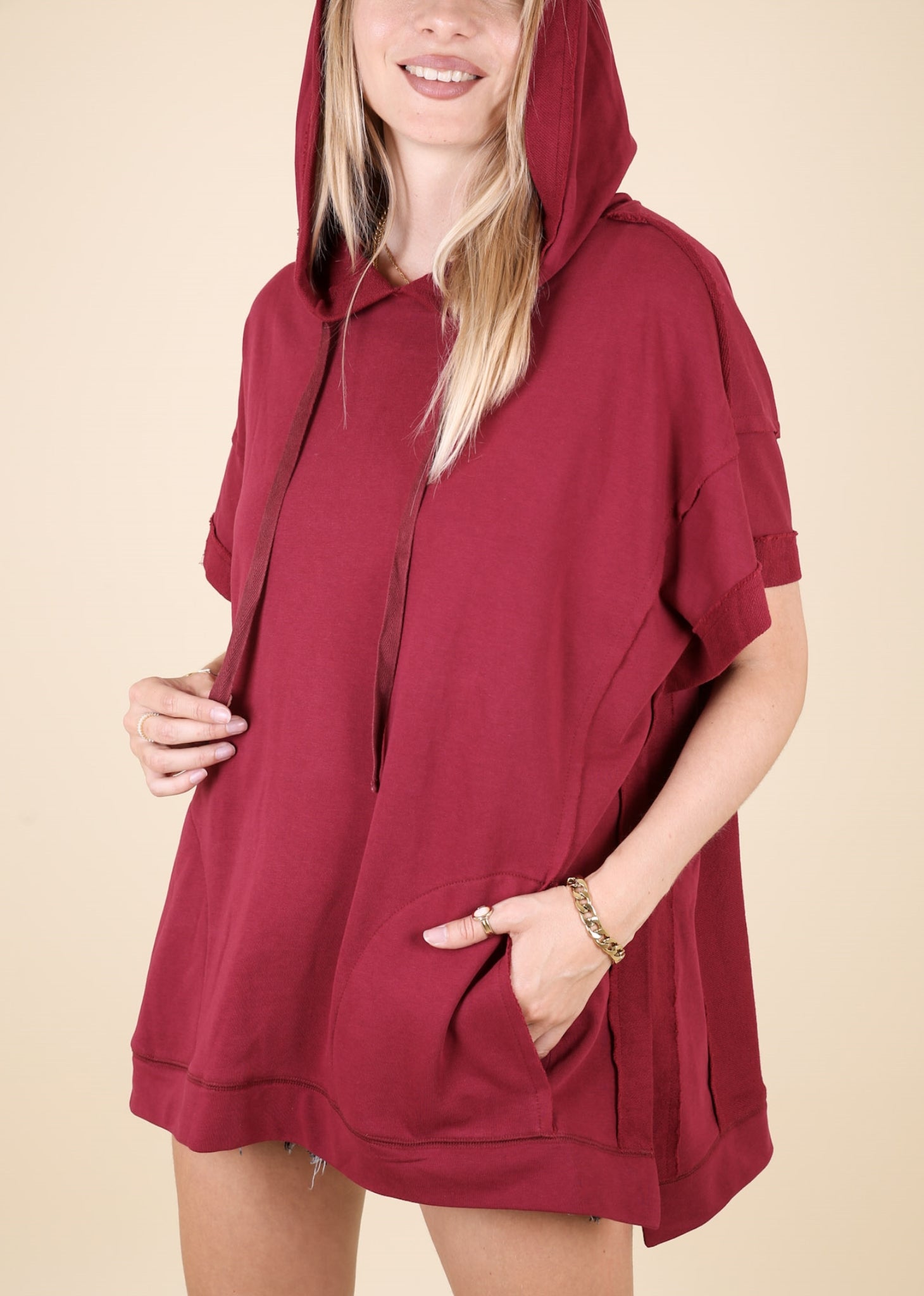 Sudadera con capucha de manga corta para novio