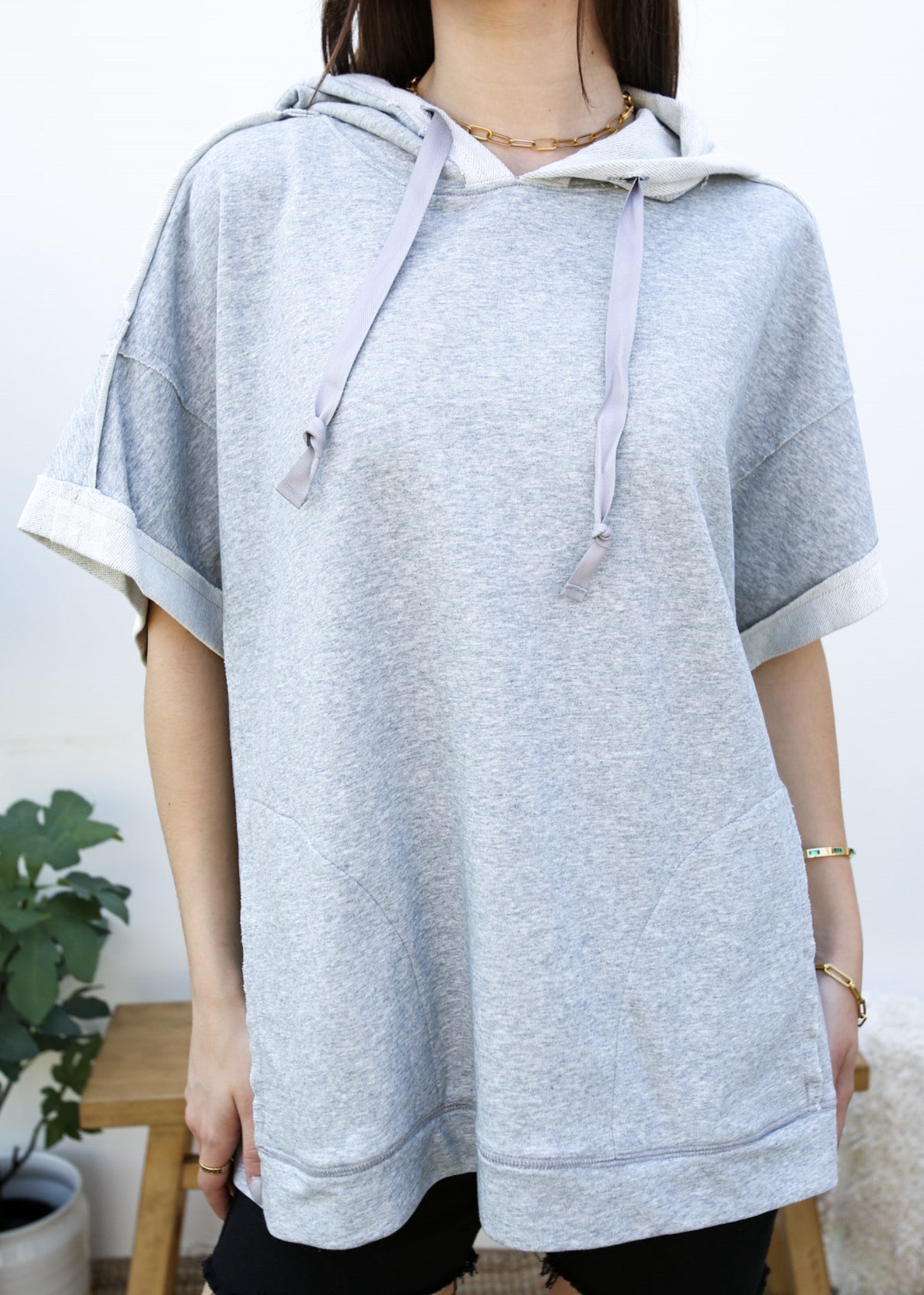 Sudadera con capucha de manga corta para novio
