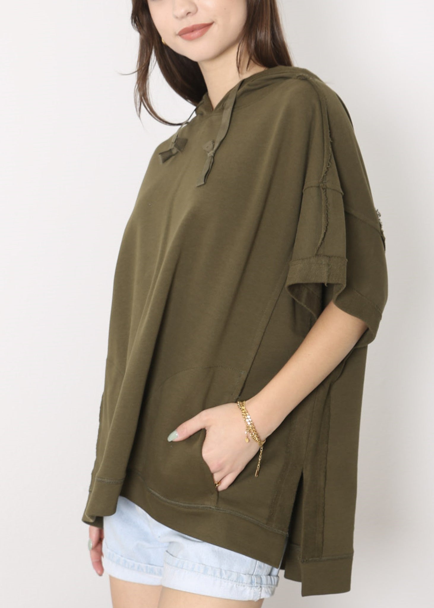Sudadera con capucha de manga corta para novio