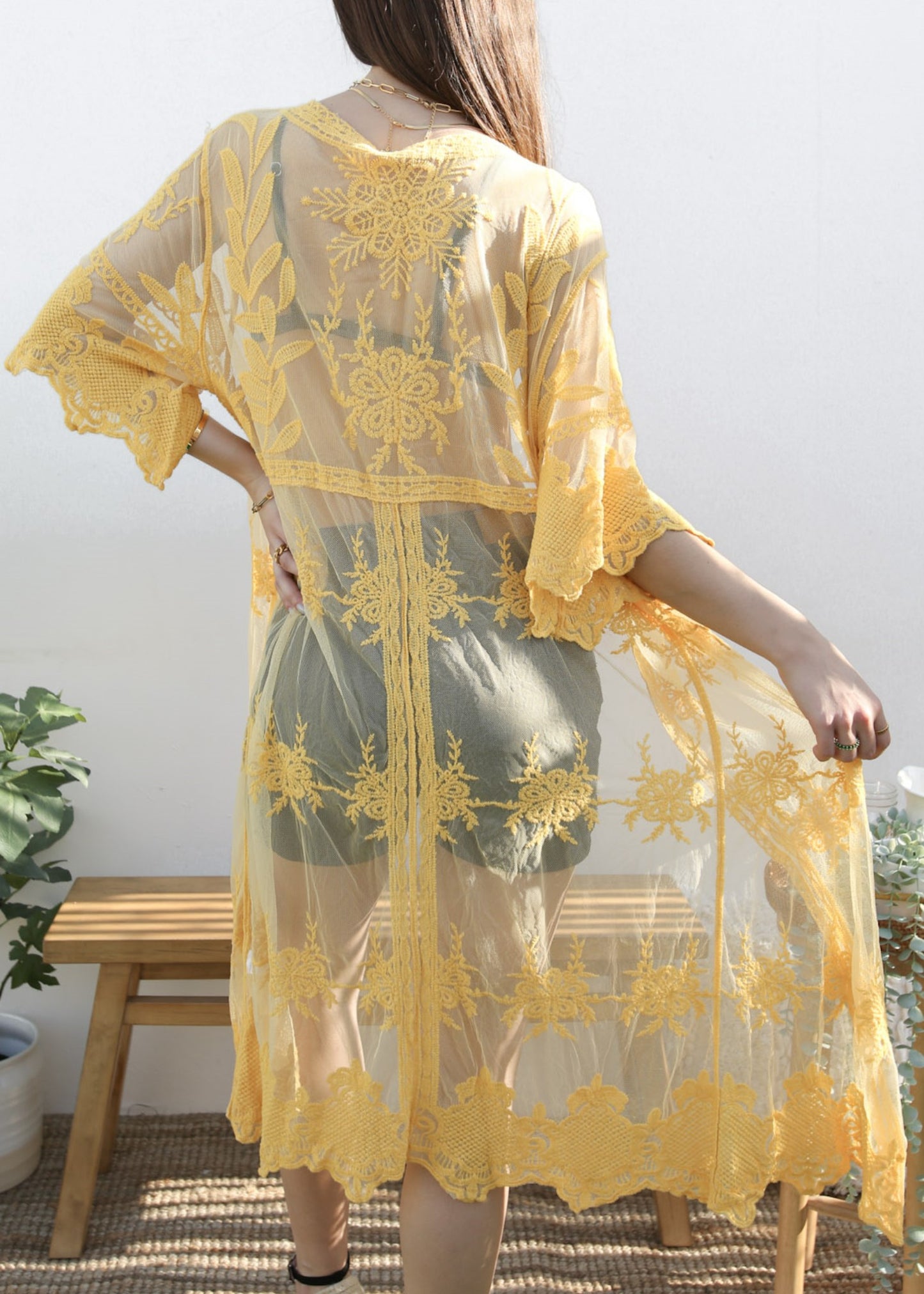 Kimono largo con bordado de encaje floral