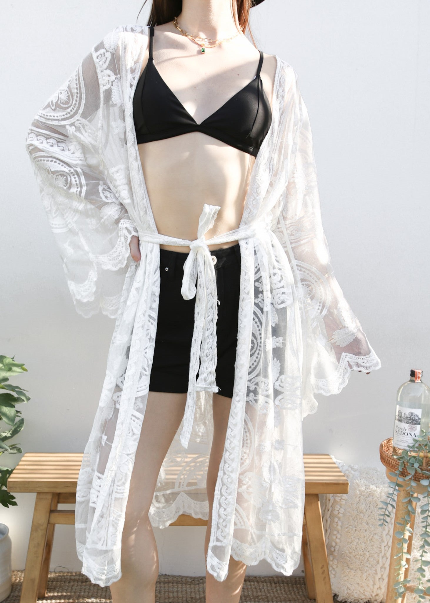 Traje de baño tipo kimono con bordado de encaje