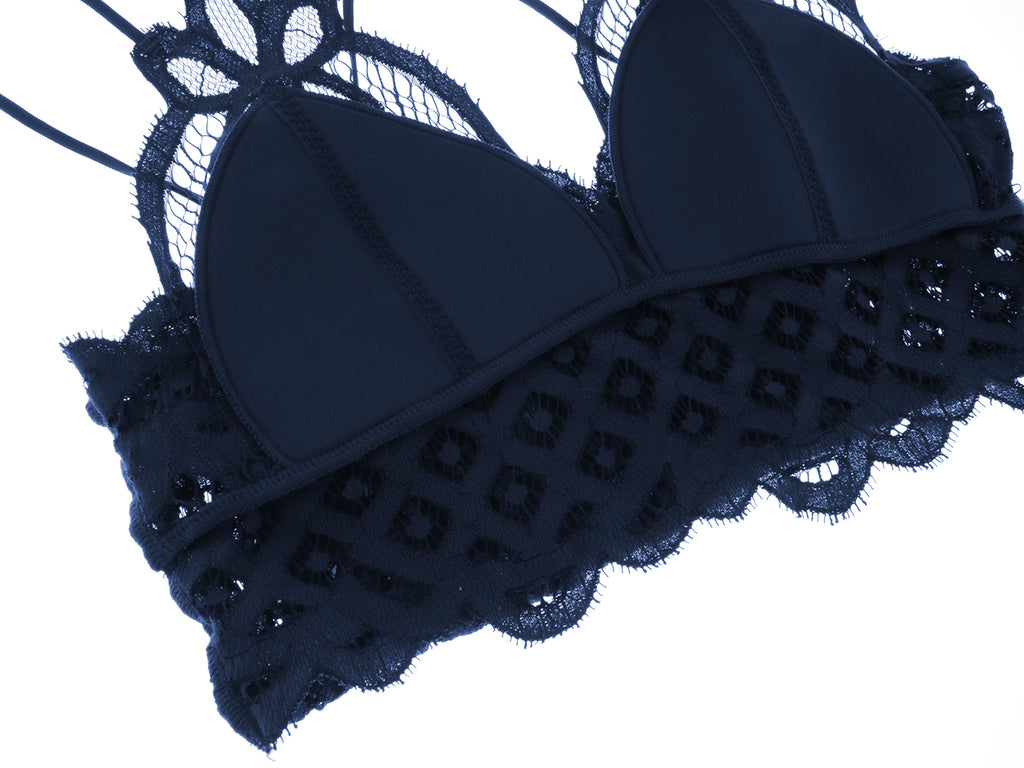 Top corto tipo bralette con encaje floral