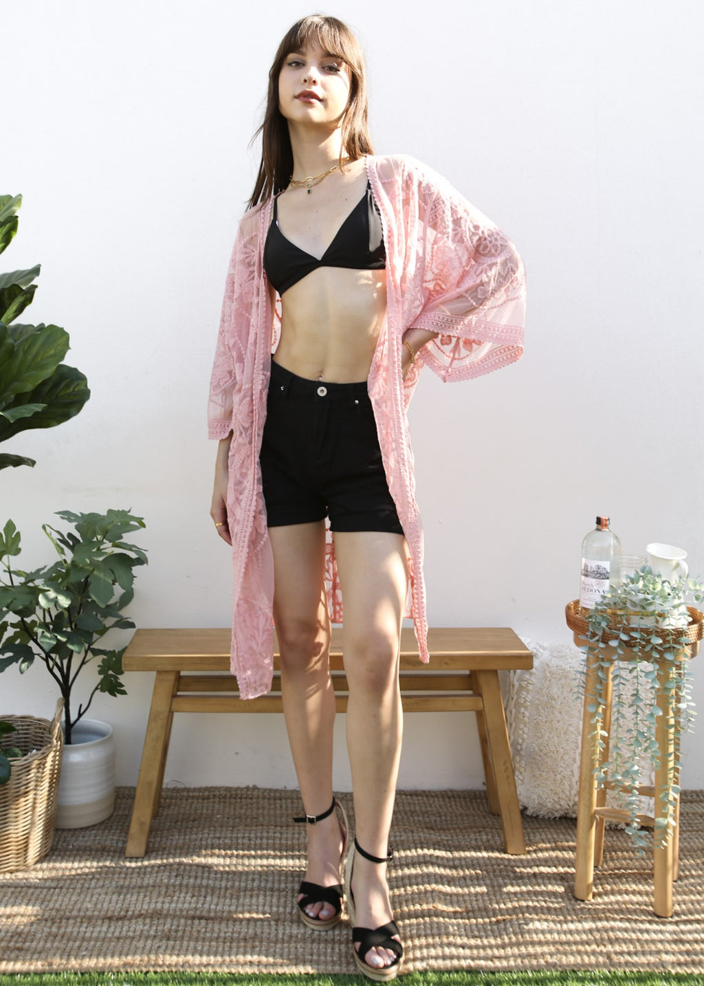 Cárdigan tipo kimono con bordado floral y mariposas