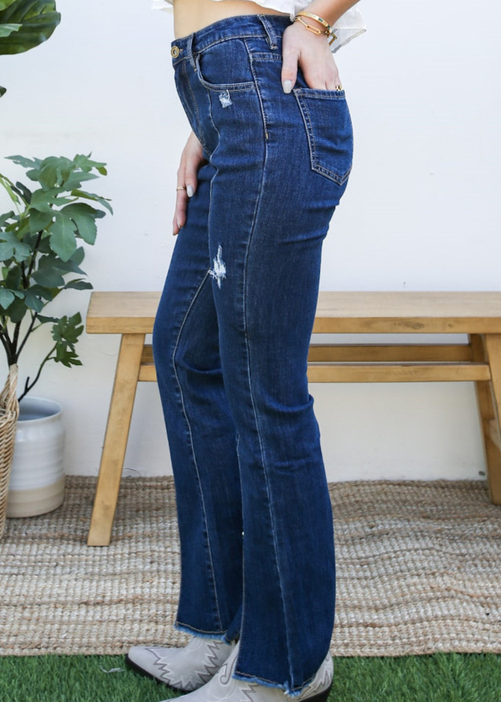 Pantalones vaqueros largos de mezclilla con abertura y cintura alta desgastada y bolsillos