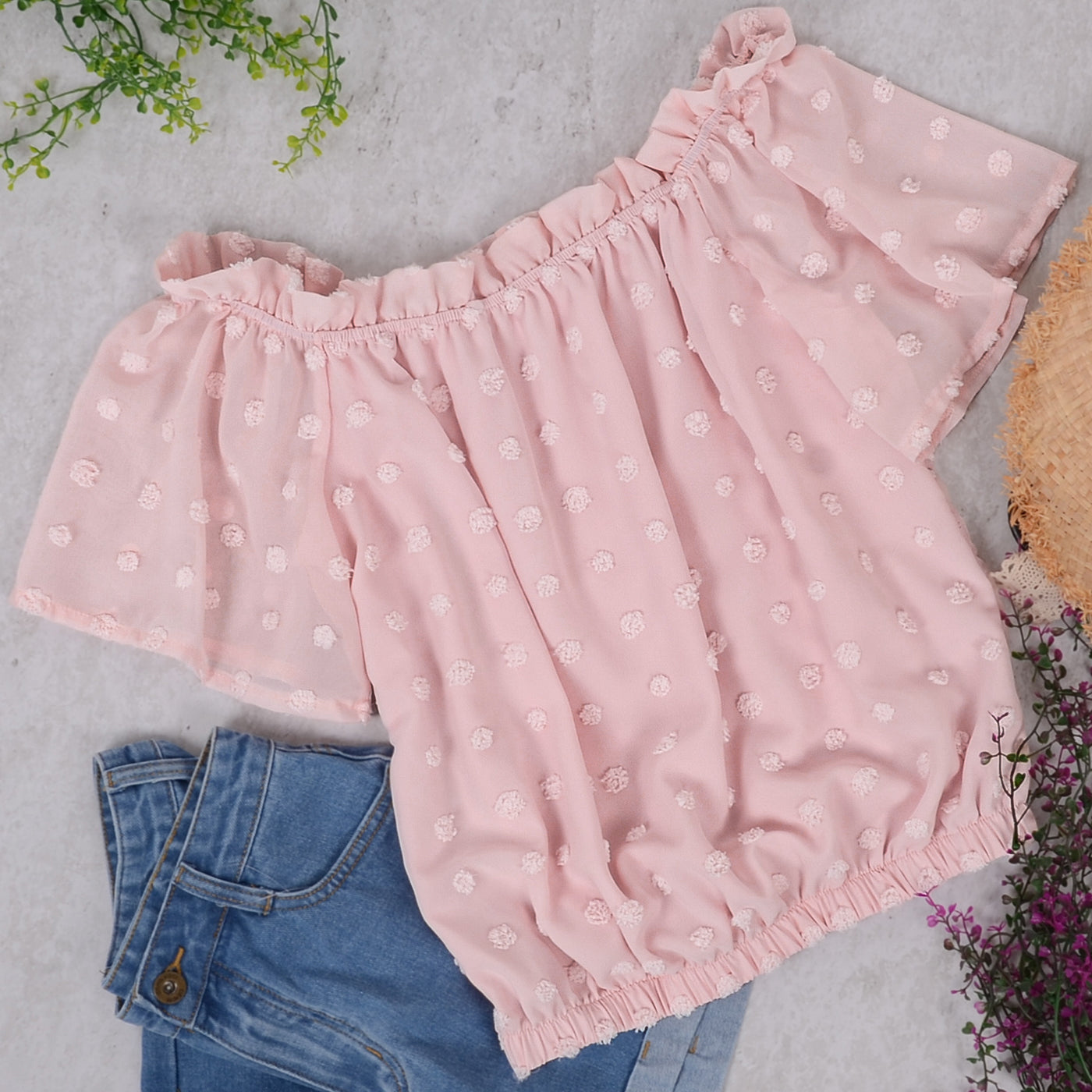 Blusa delicada con hombros descubiertos