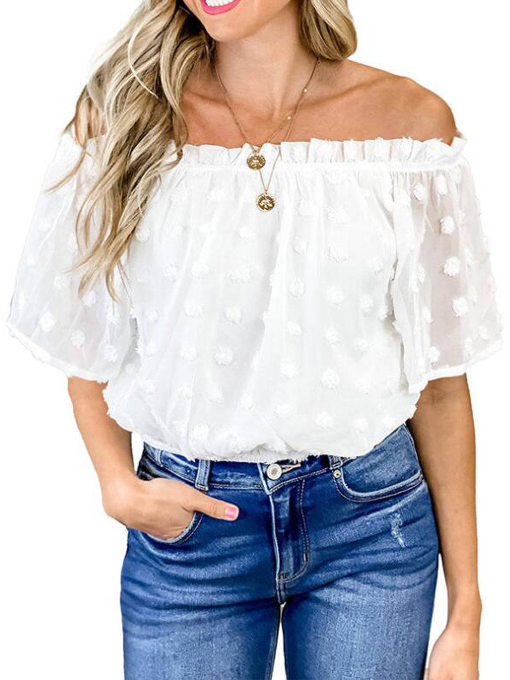 Blusa delicada con hombros descubiertos