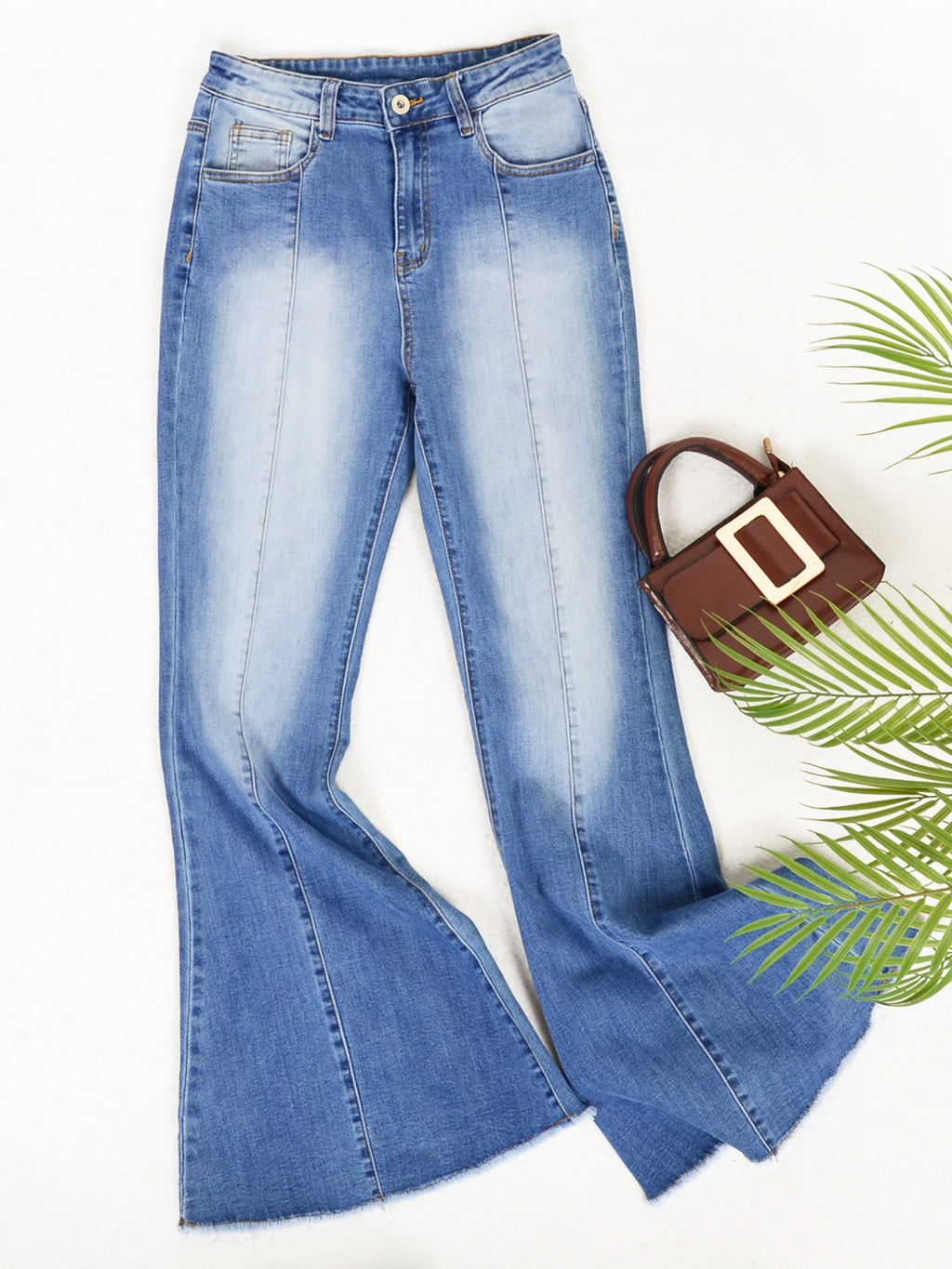 Jeans de mezclilla acampanados largos con cintura elástica y desgastados