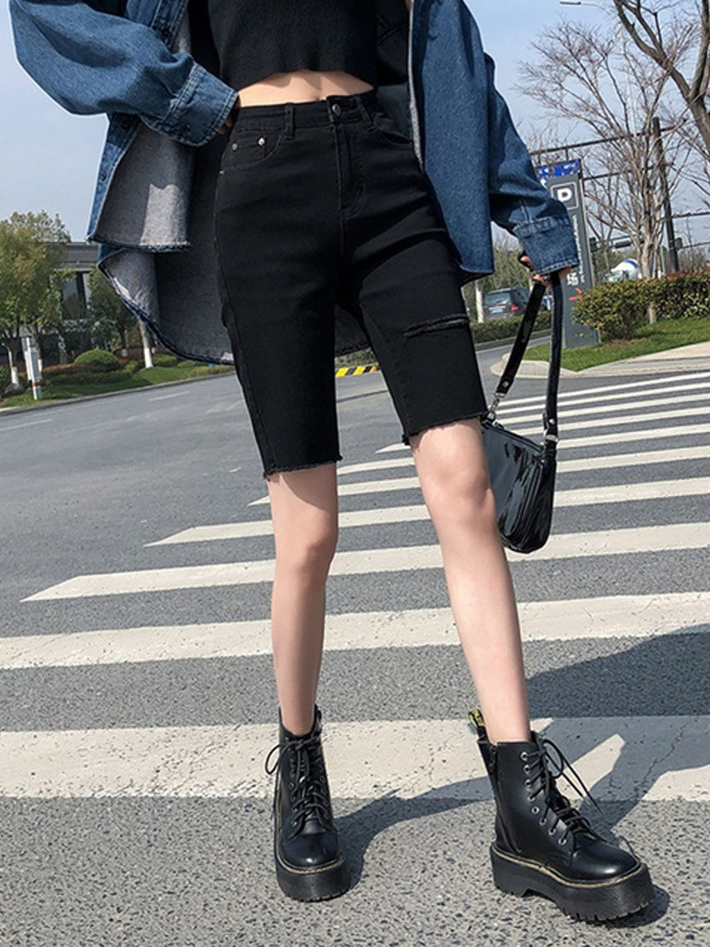 Pantalones cortos de mezclilla rotos con cintura alta