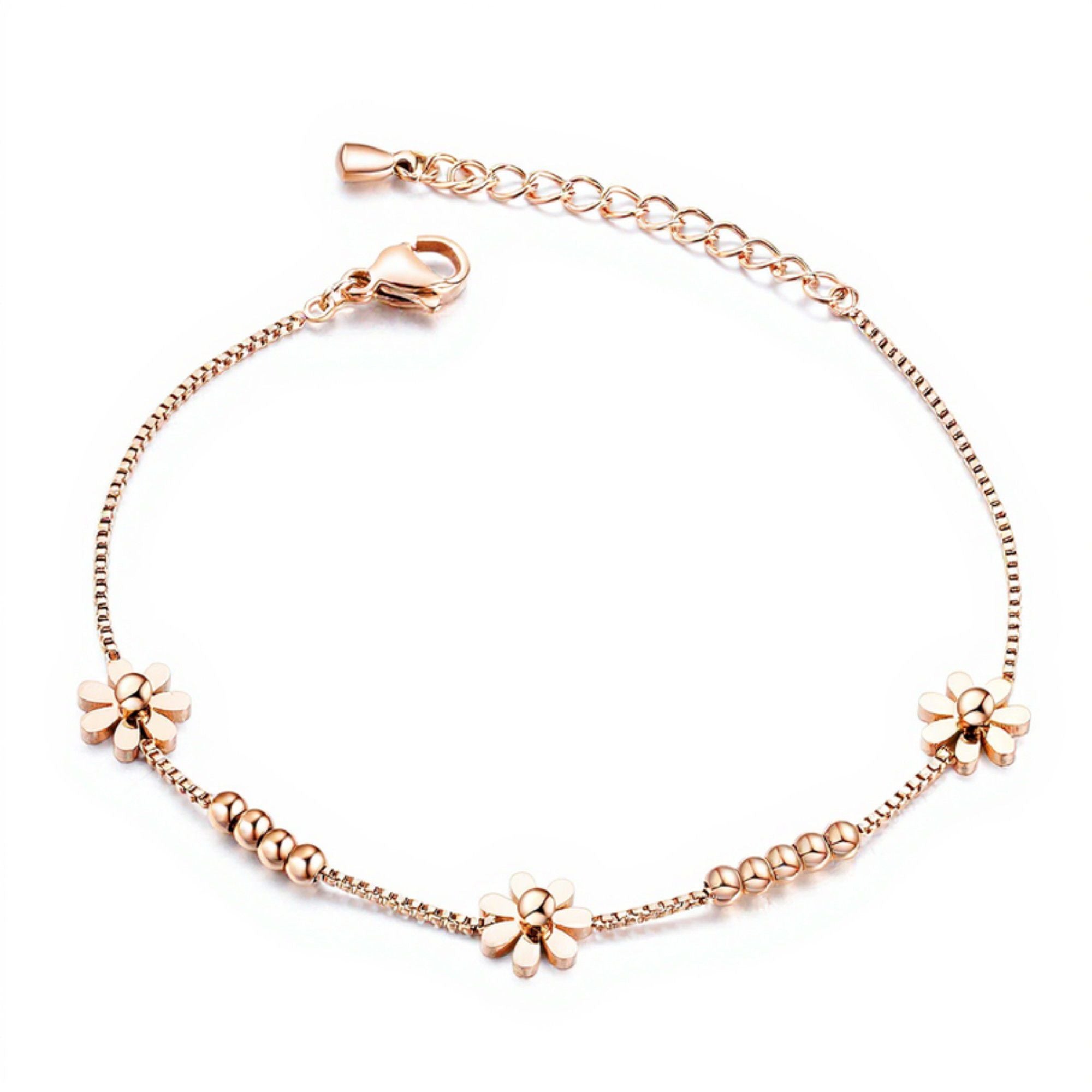 Women's Delicate Daisy Charm Bracelet with Floral Accents and Lightweight Adjustable Chain Design