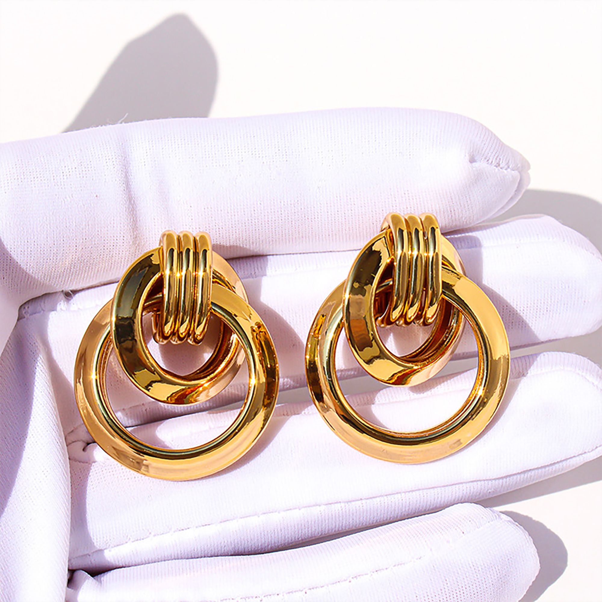 Women's Brass Interlocking Circle Earrings