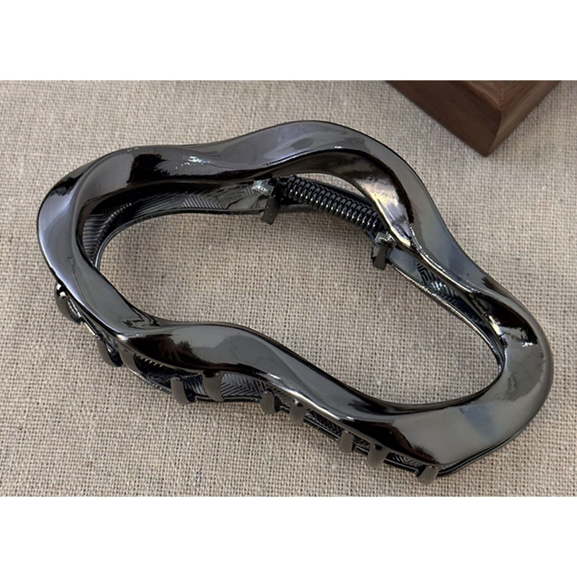 Women's Wavy Metal Hair Claw Clip with Hollow Design and Strong Grip 2.7x4.7in