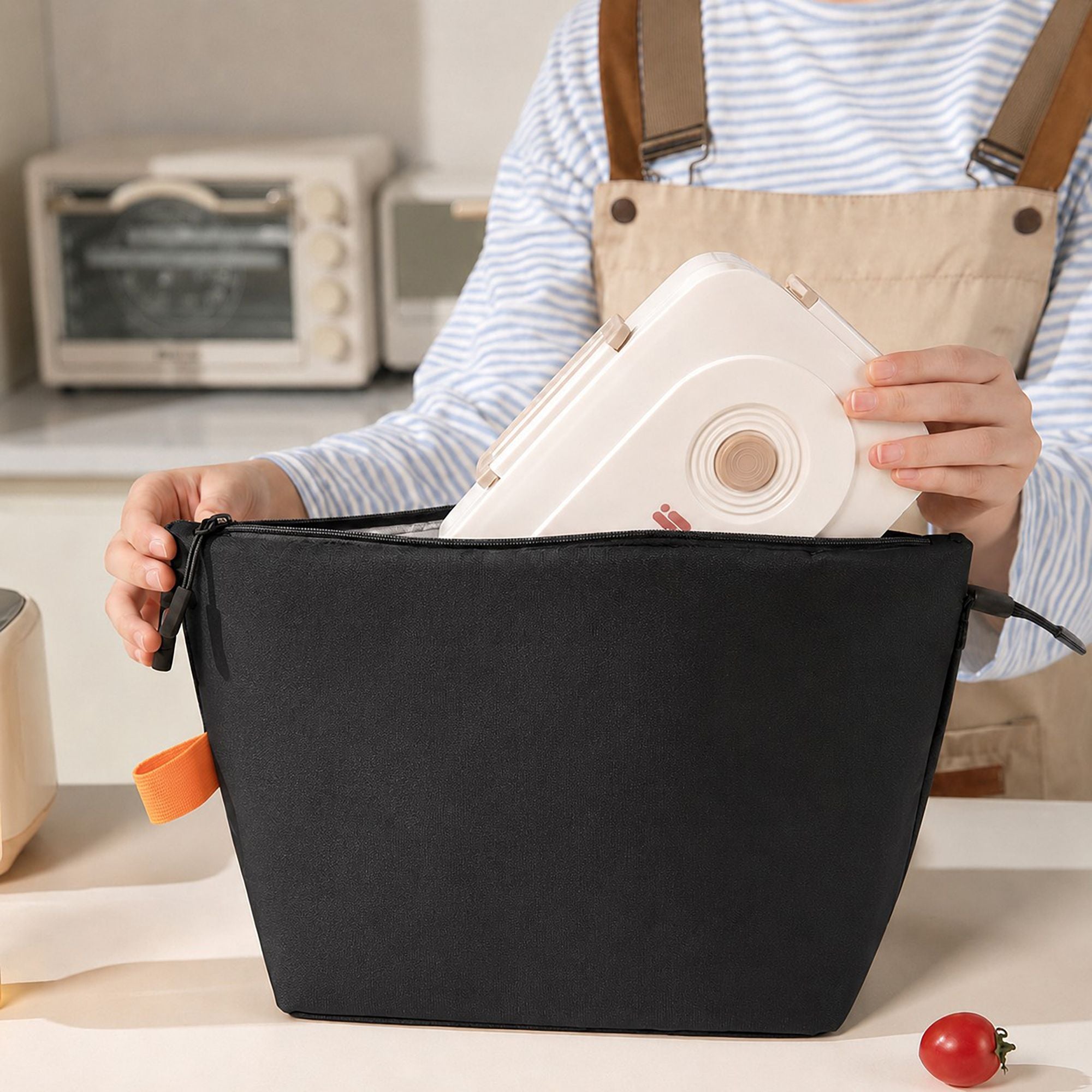 Insulated Roll Top Lunch Bag with Buckle Handle and Leak-Resistant Lining