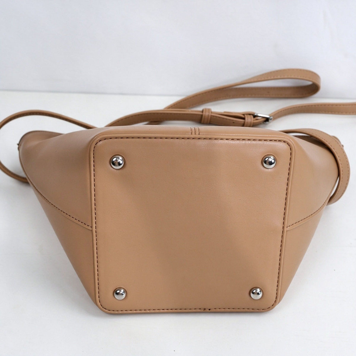 Structured Tote Shoulder Bag with Adjustable Straps and Interior Pockets