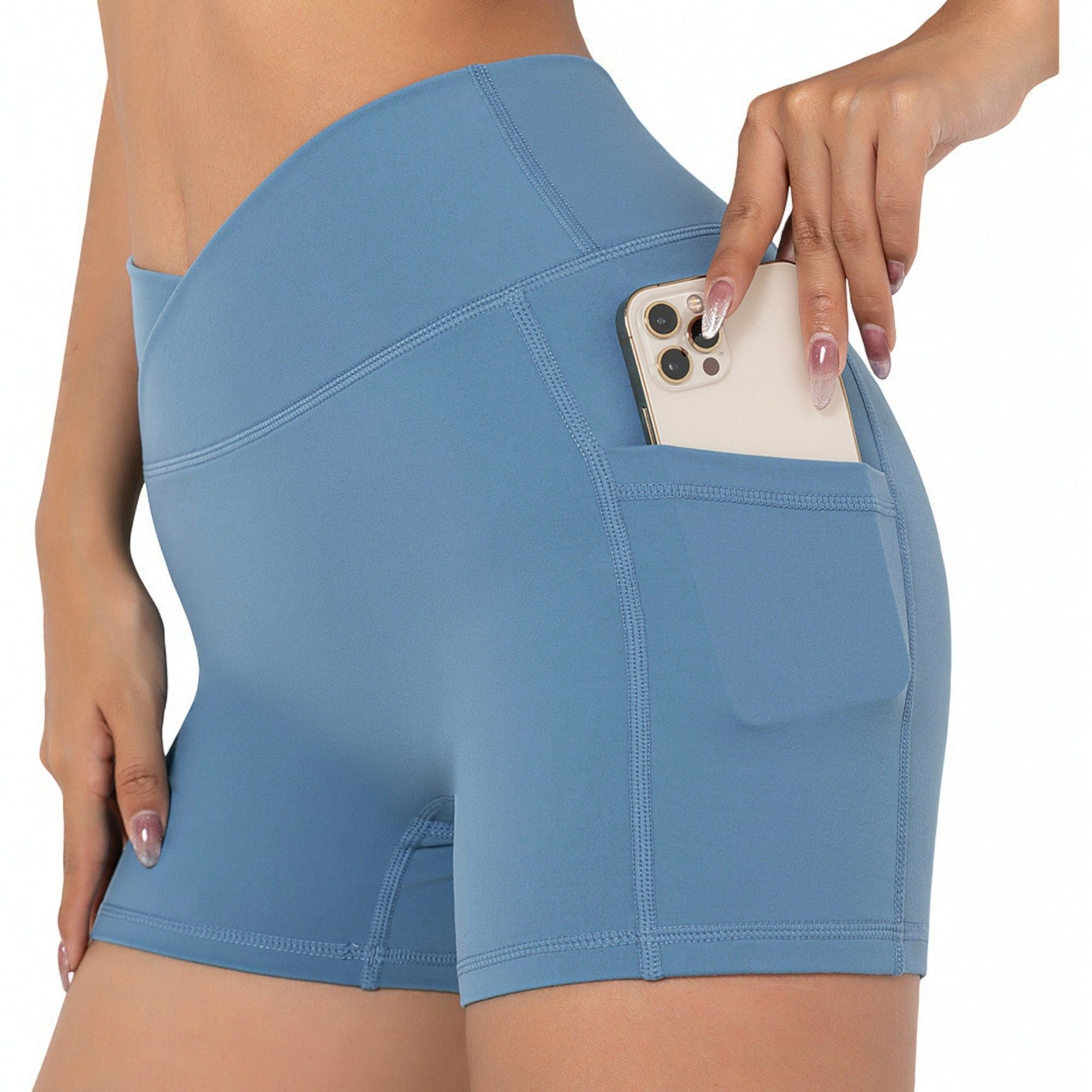 Pantalones cortos deportivos ajustados con cintura alta, bolsillos y banda en la cintura en forma de V