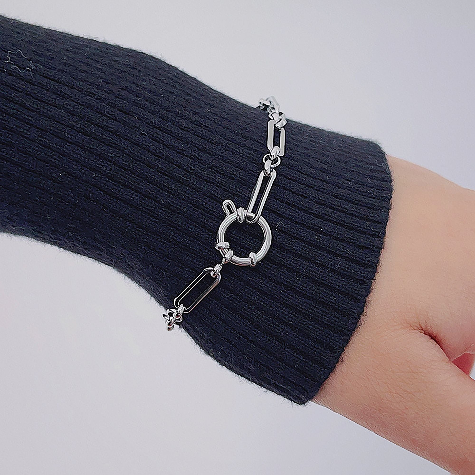Women's Paperclip Chain Bracelet - Open Ring Clasp Bracelet for Minimalist Modern Styling