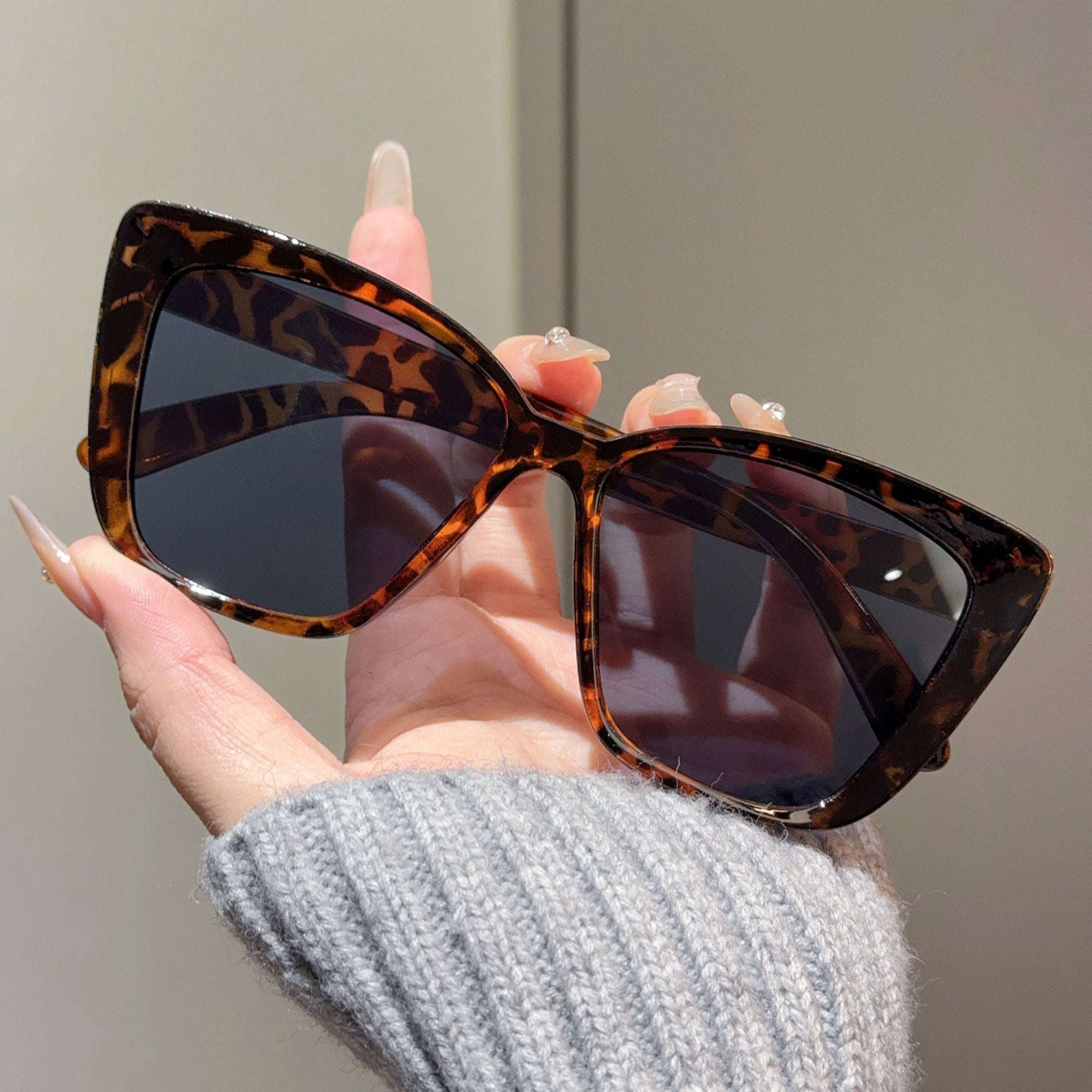 Anna-Kaci Women's Sleek Cat - Eye Polarized Sunglasses UV400 Protection