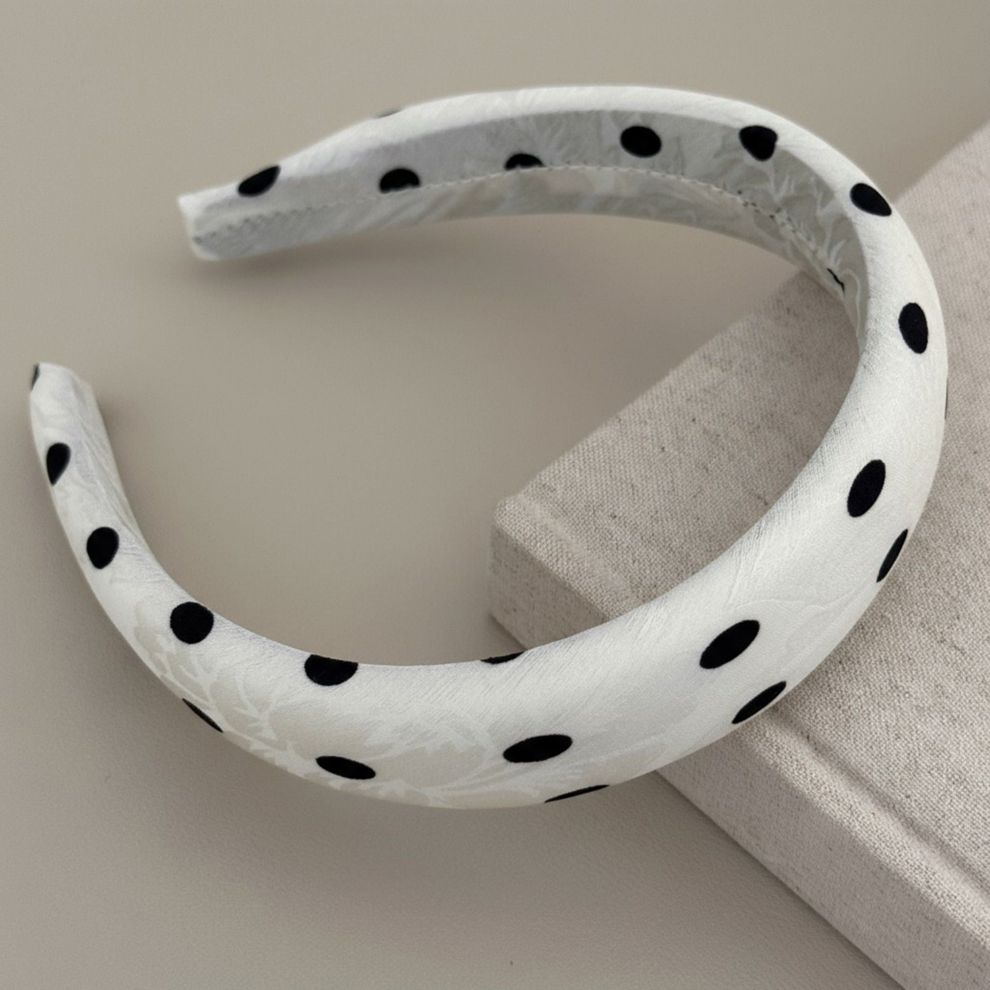 Anna-Kaci 2pcs Polka Dot Padded Headband with Smooth Fabric Finish and Retro Style
