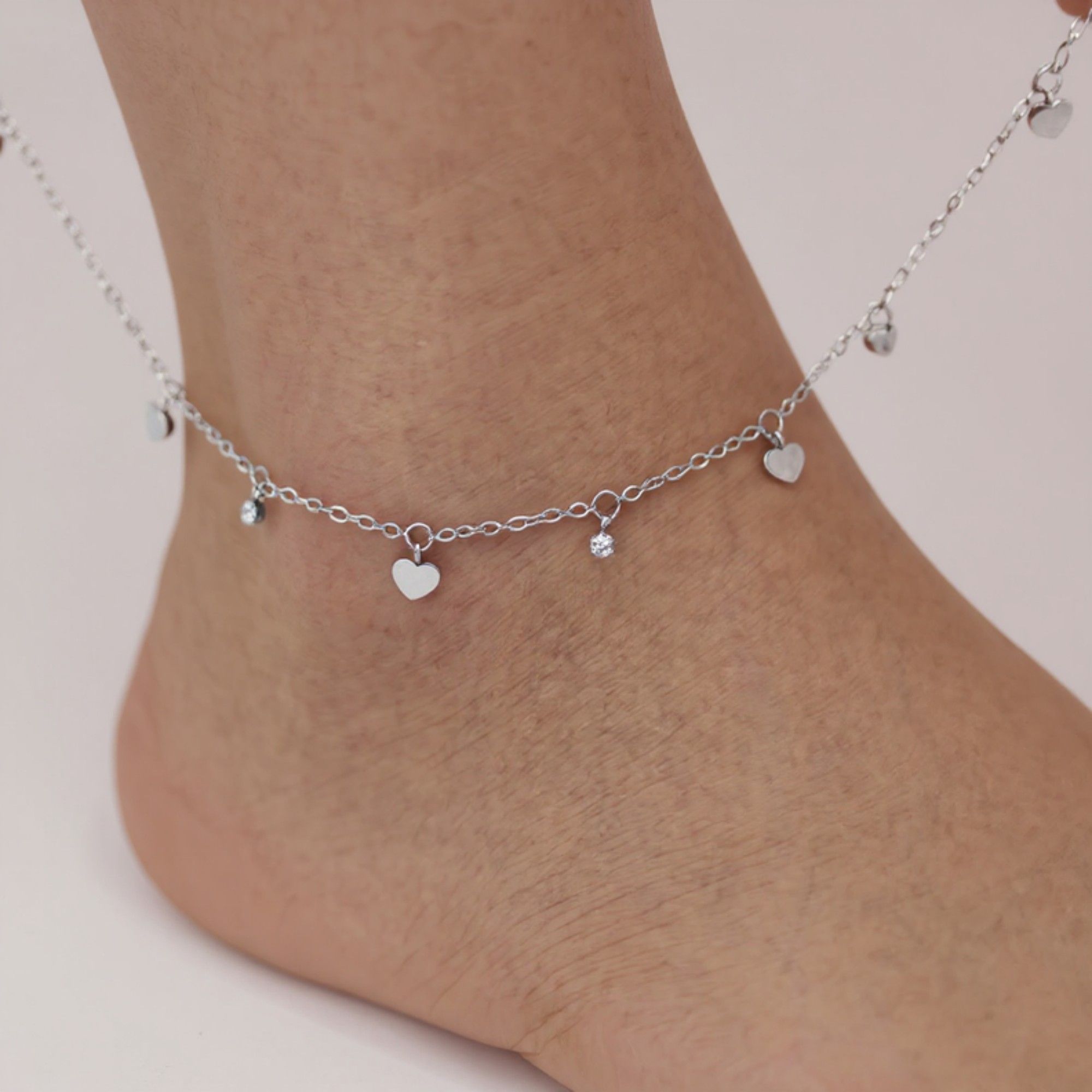 Dainty Heart Charm Anklet with Delicate Chain and Mini Accent Droplets for a Soft Feminine Touch and Lightweight Everyday Shine
