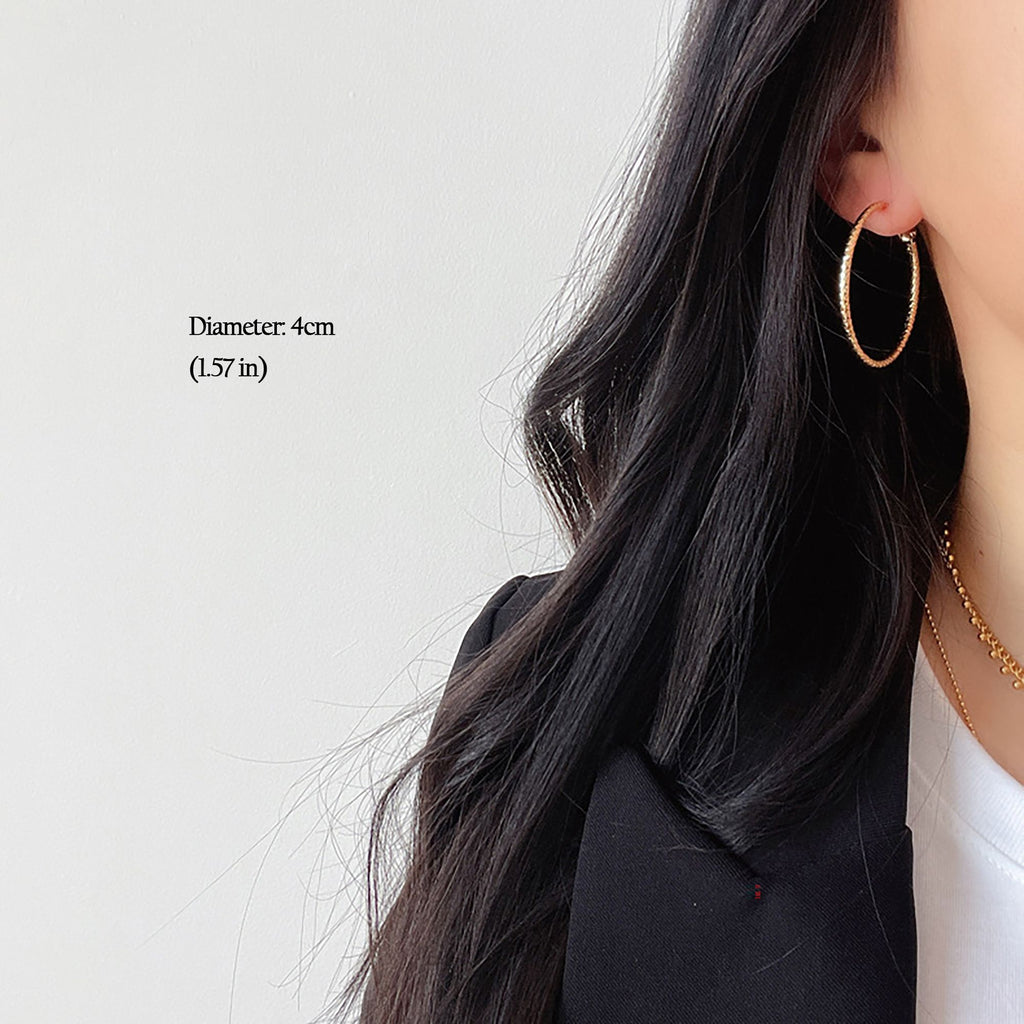 Women's Gold Textured Hoop Earrings for Versatile Styling