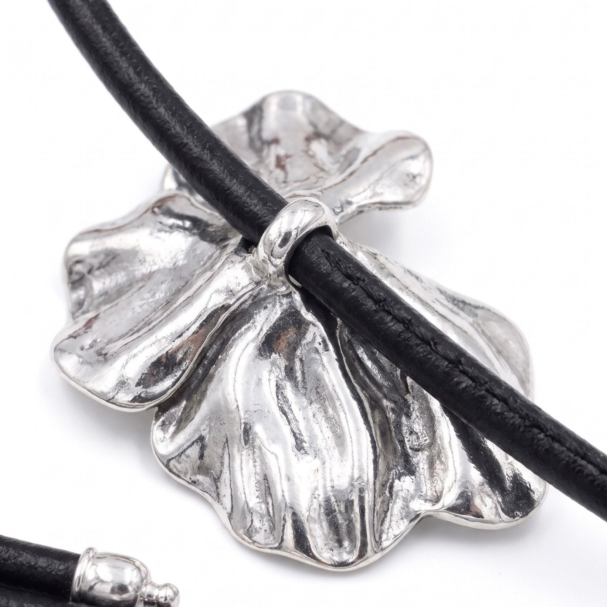 Three-Petal Flower Leather Waist Rope Adjustable Vintage Body Belt Floral Inspired Waist Jewelry 47.2in- Silver