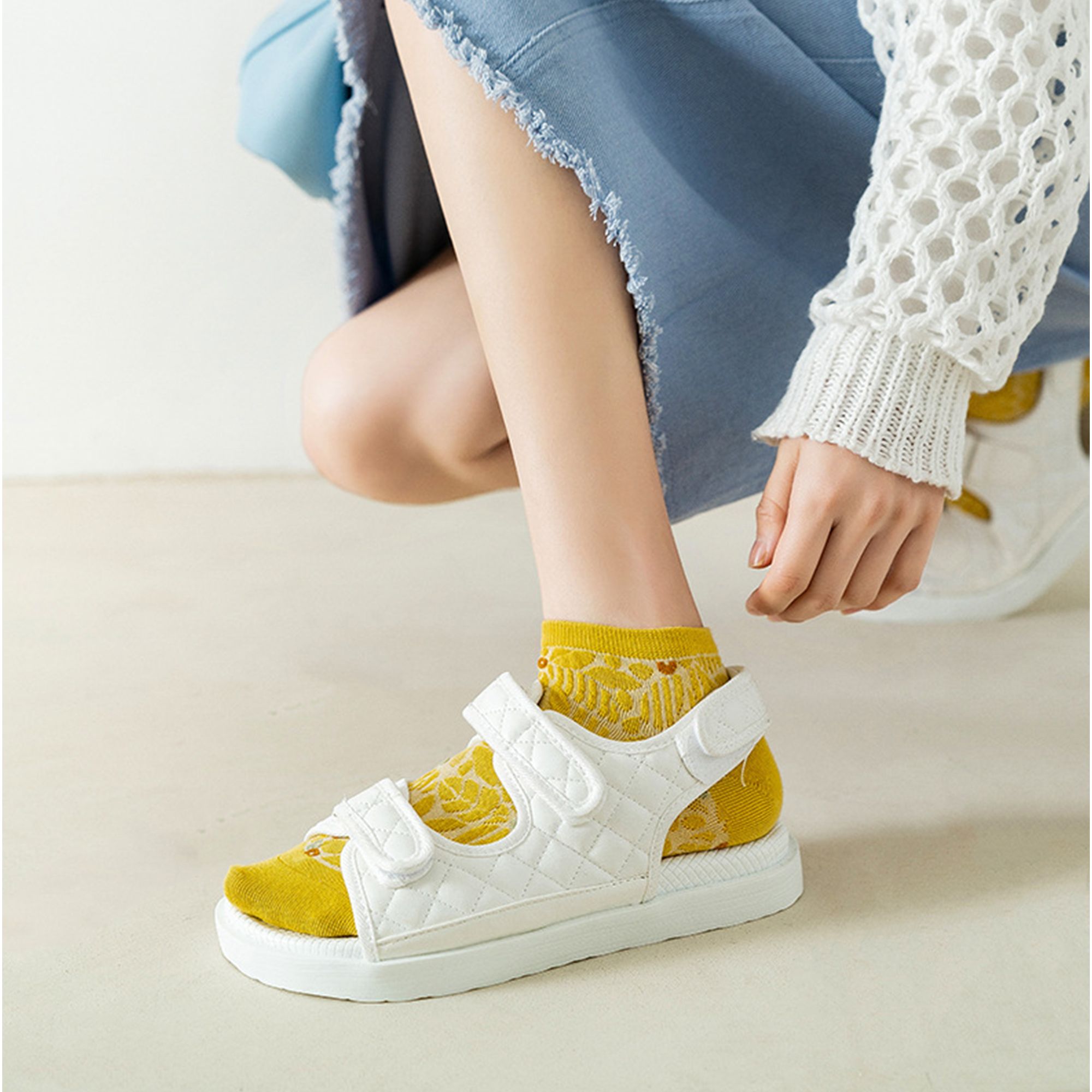 Anna-Kaci 4 Pairs Women's Low-Cut Floral Embroidered Socks Soft Combed Cotton Breathable Fit for Sneakers Flats and Everyday Casual Wear