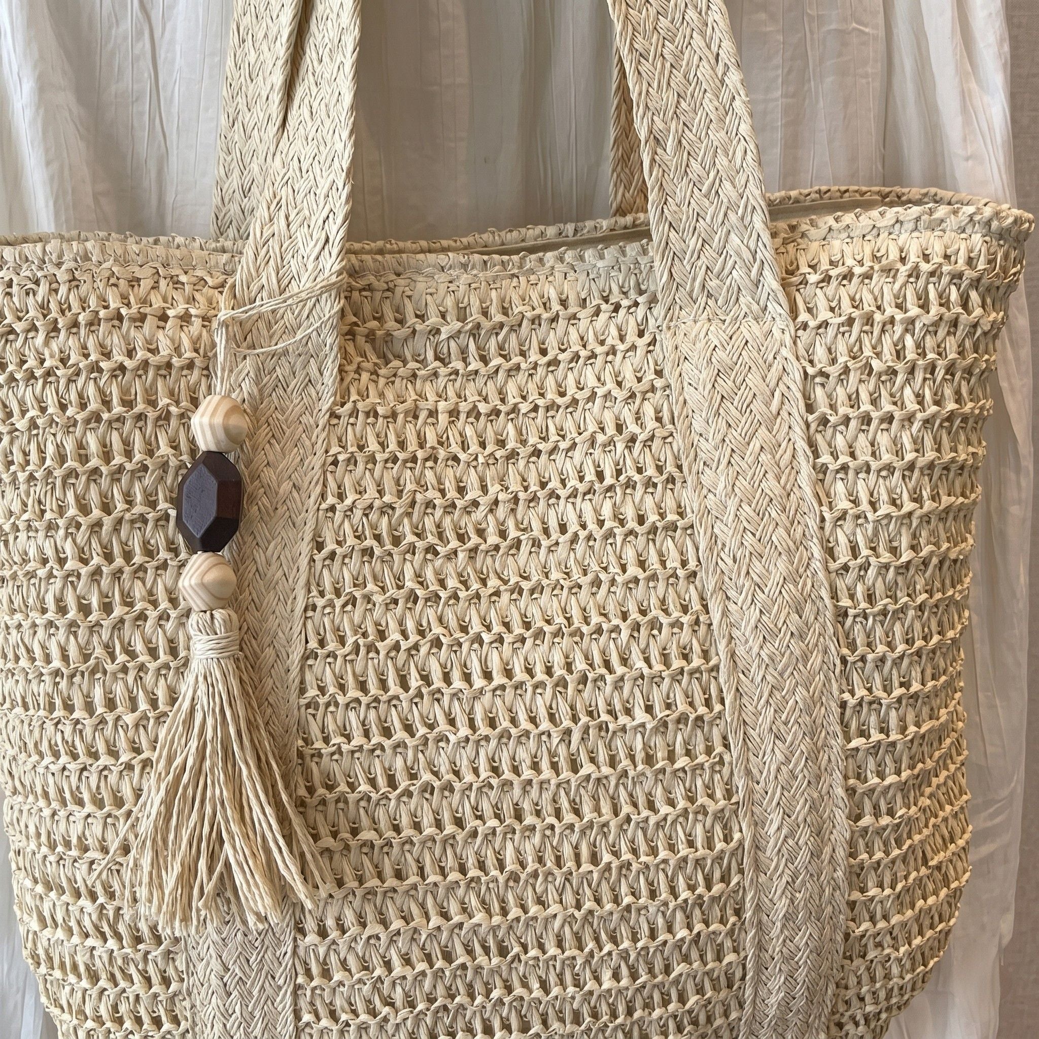 Woven Straw Tote Bag Large Capacity Zip Top Shoulder Carryall with Tassel Accent