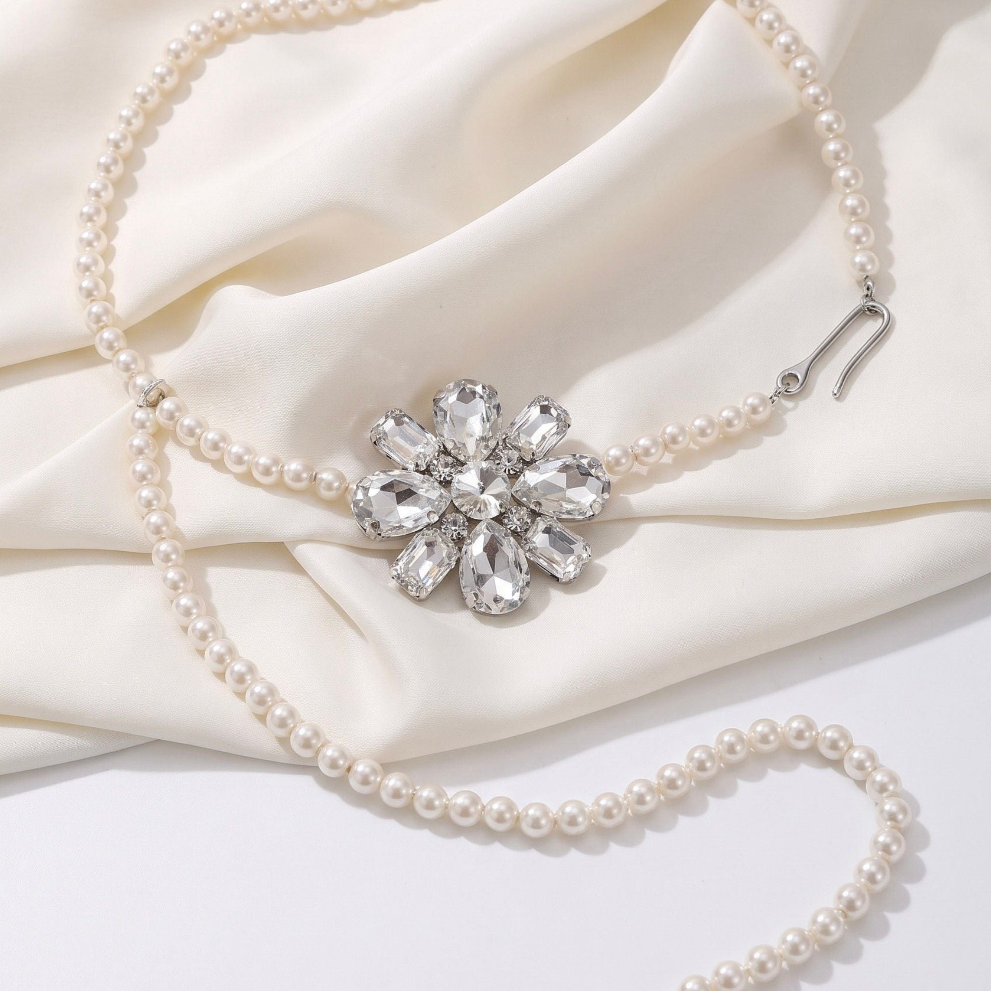 Crystal Floral Pearl Waist Chain Adjustable Elegant Body Belt Glam Floral Inspired Waist Jewelry 47.2in