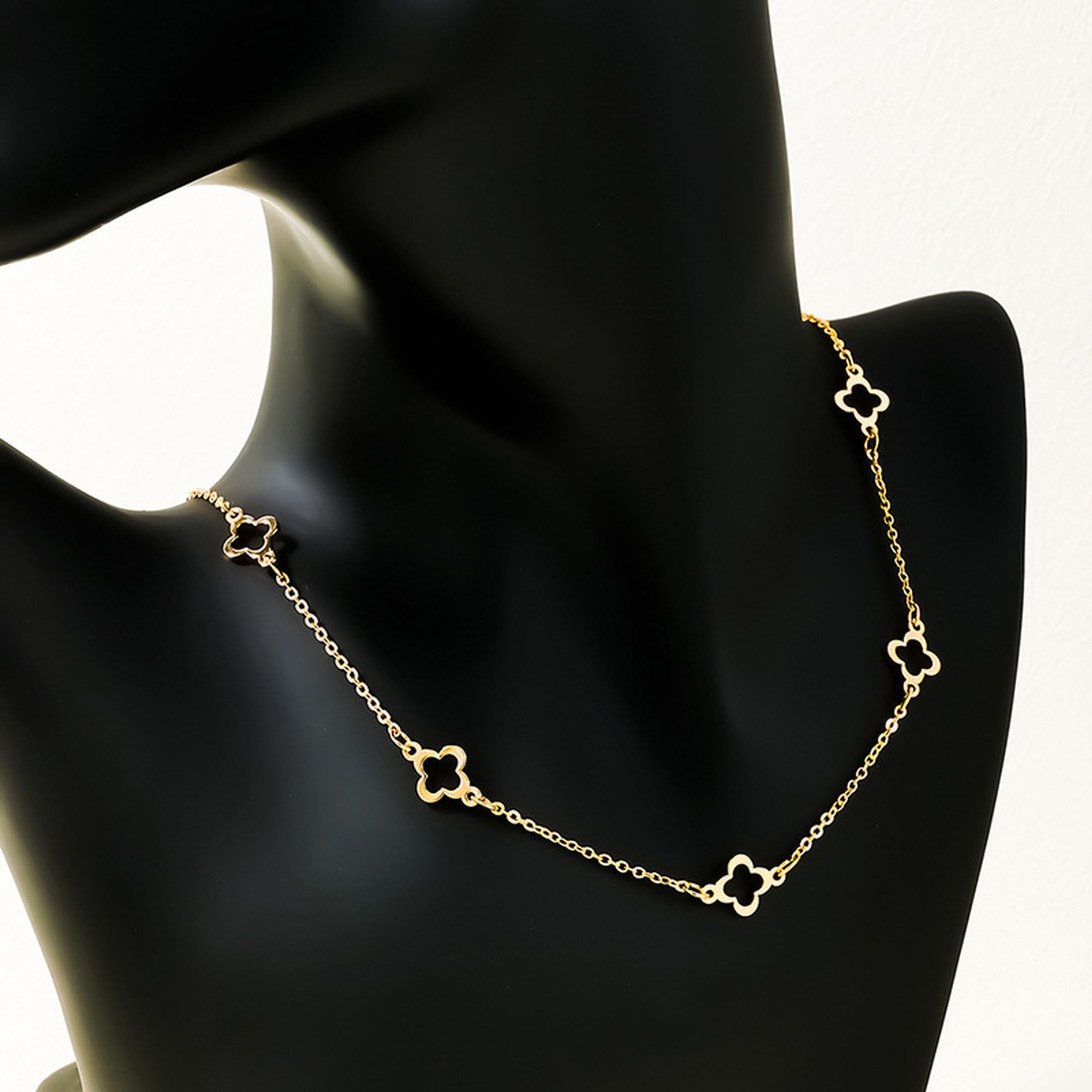 Women's Lucky Clover-Shaped Pendant Necklace