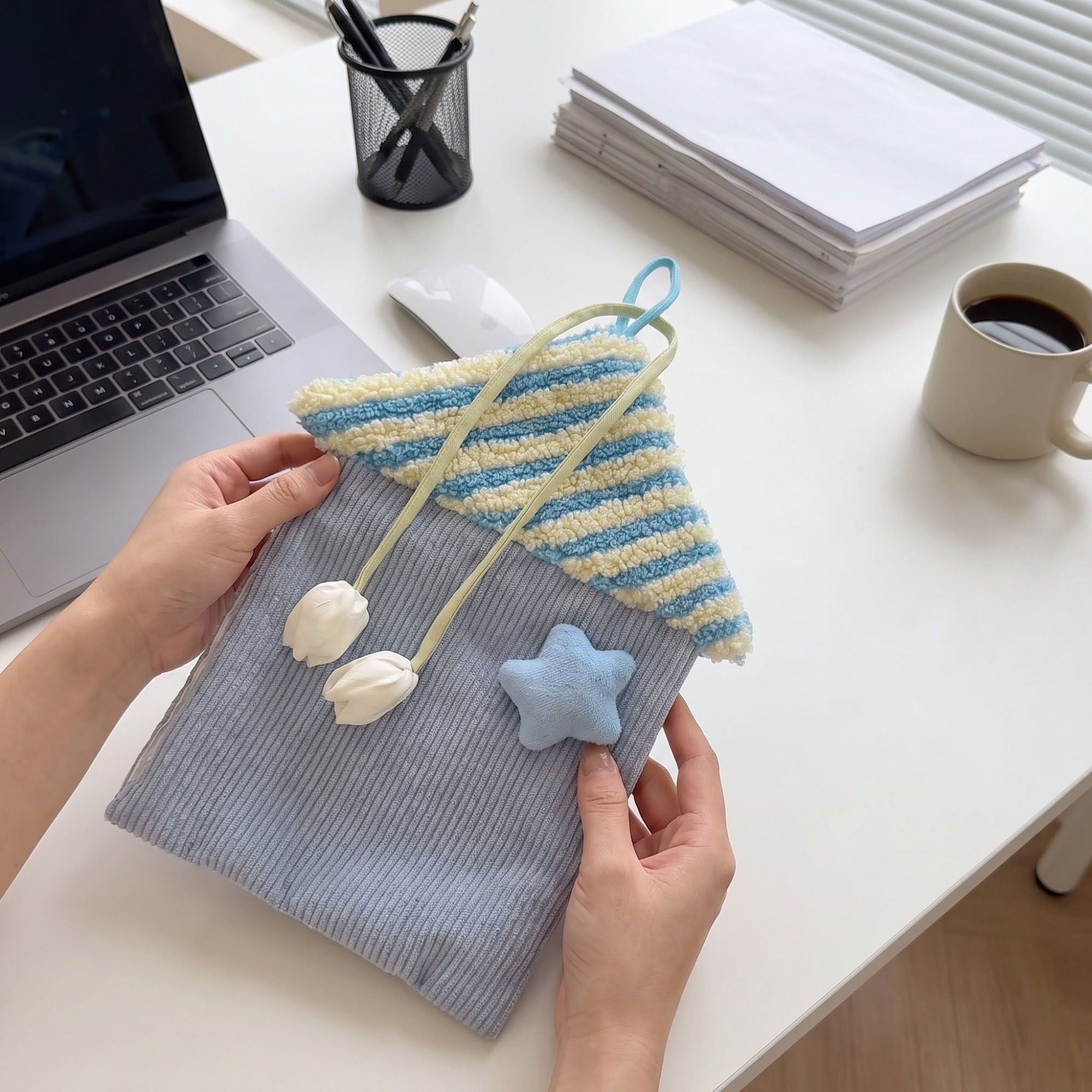 Hanging Tissue Holder House Shape Soft Fabric Tissue Dispenser
