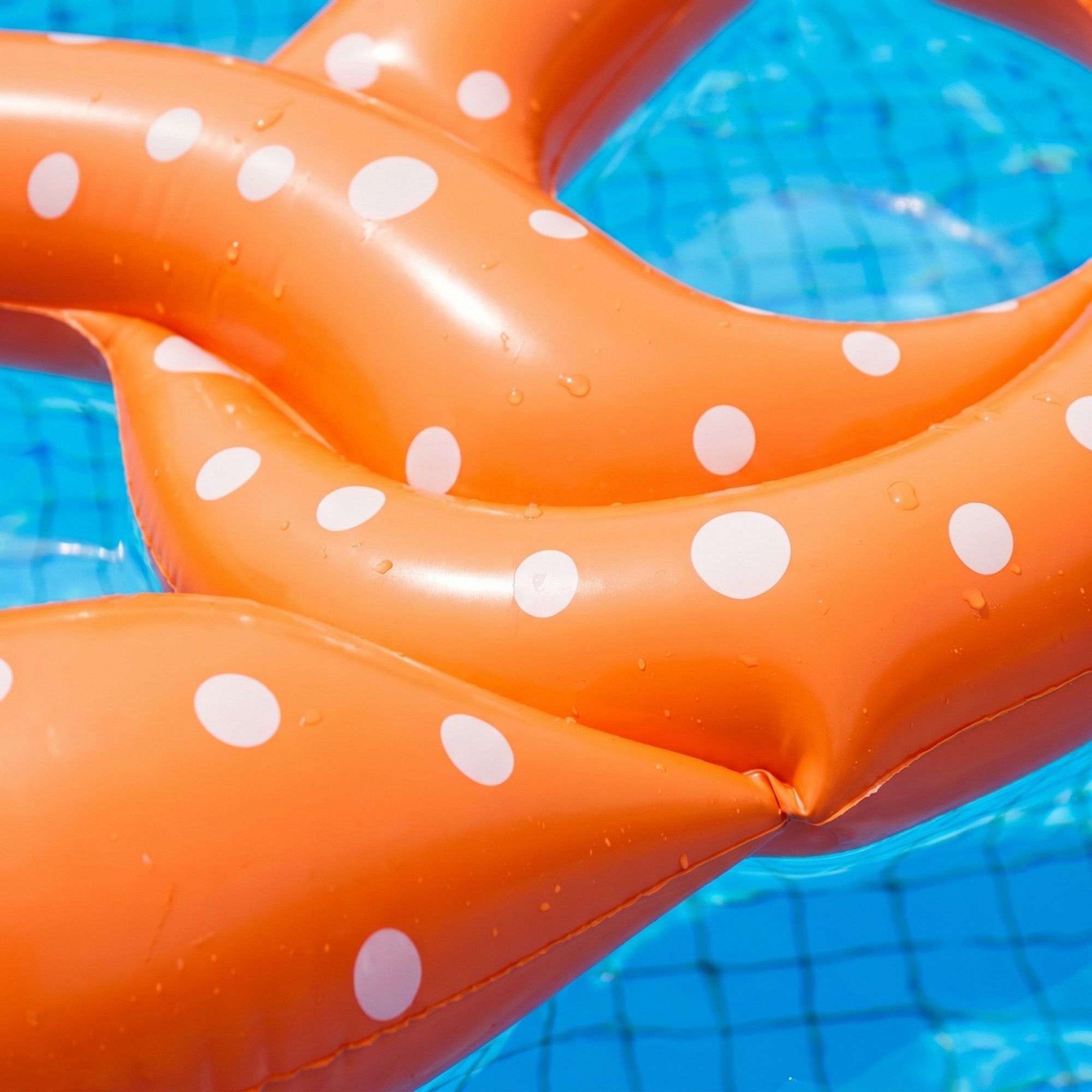 Inflatable Pretzel Pool Float Novelty Ring Float Durable PVC Water Float for Pool Beach Lake 94.5x57x57in