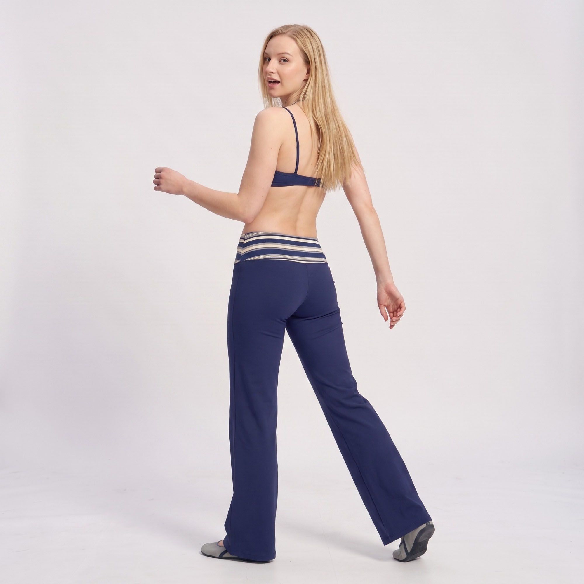 Layered Striped Halter Sports Bra with Slim Straps for Yoga and Everyday Activewear