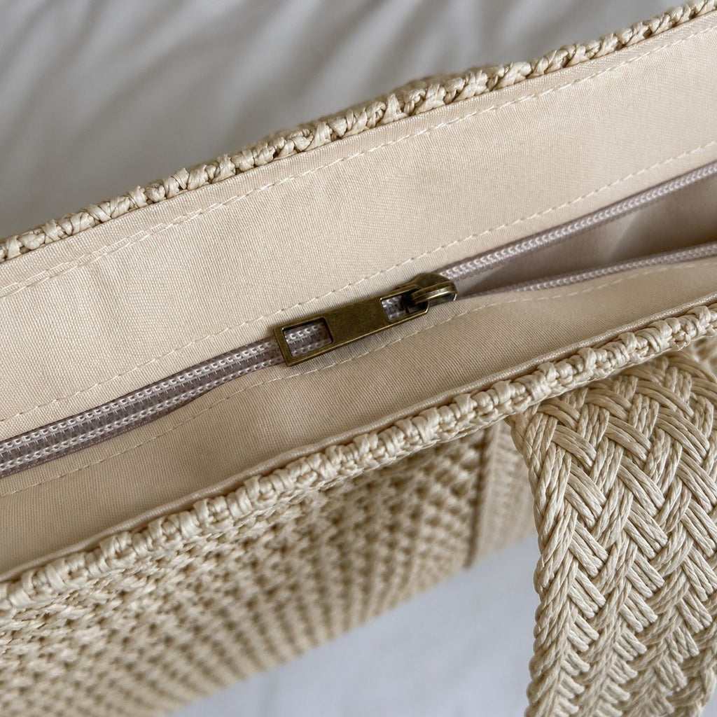 Woven Straw Tote Bag Large Capacity Zip Top Shoulder Carryall with Tassel Accent