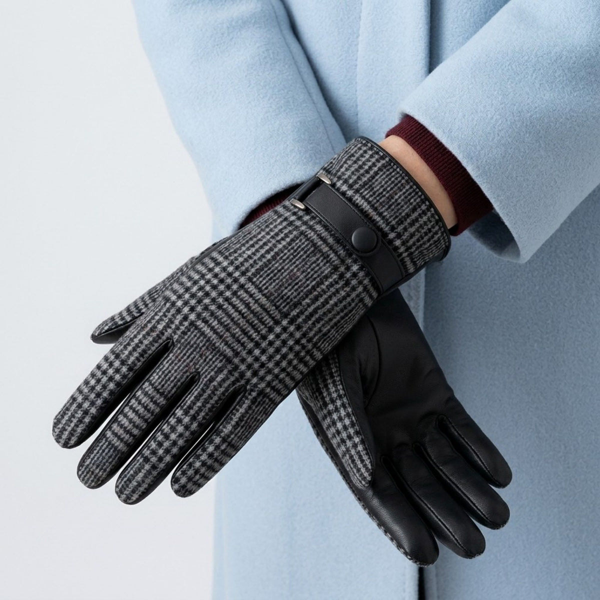 Plaid Winter Gloves with Wrist Strap and Full Finger Design