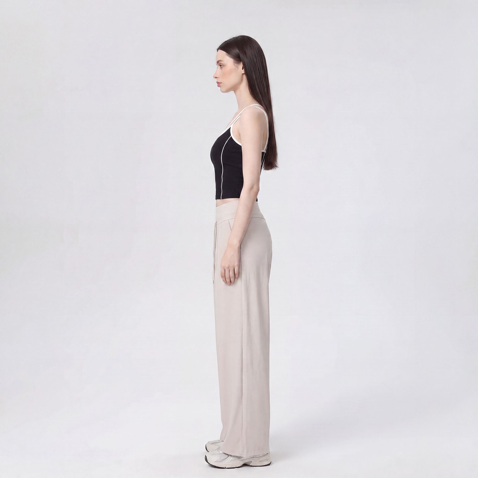 Contrast Trim Double Strap Cropped Cami Tank Top with Fitted Light Support Activewear Design