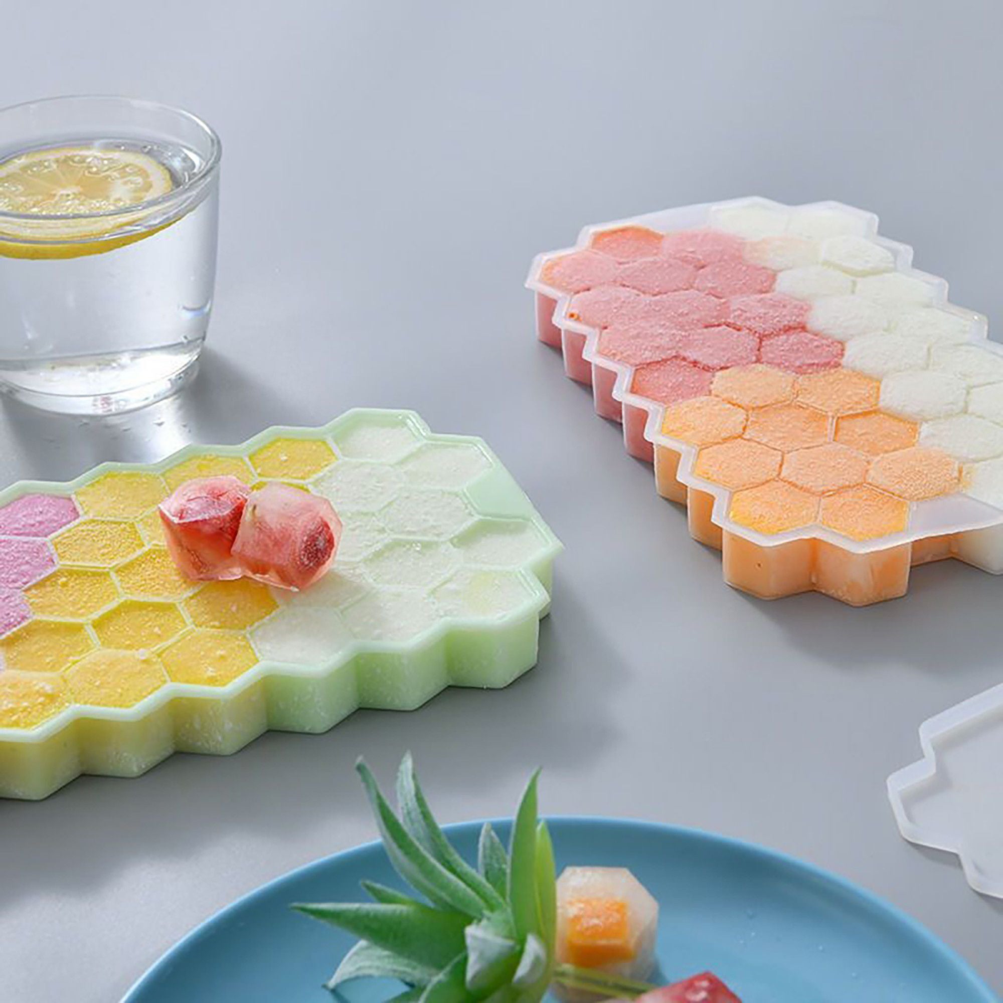 2-Piece Honeycomb Ice Cube Tray - 37-Grid Flexible Mold with Spill-Resistant Lid