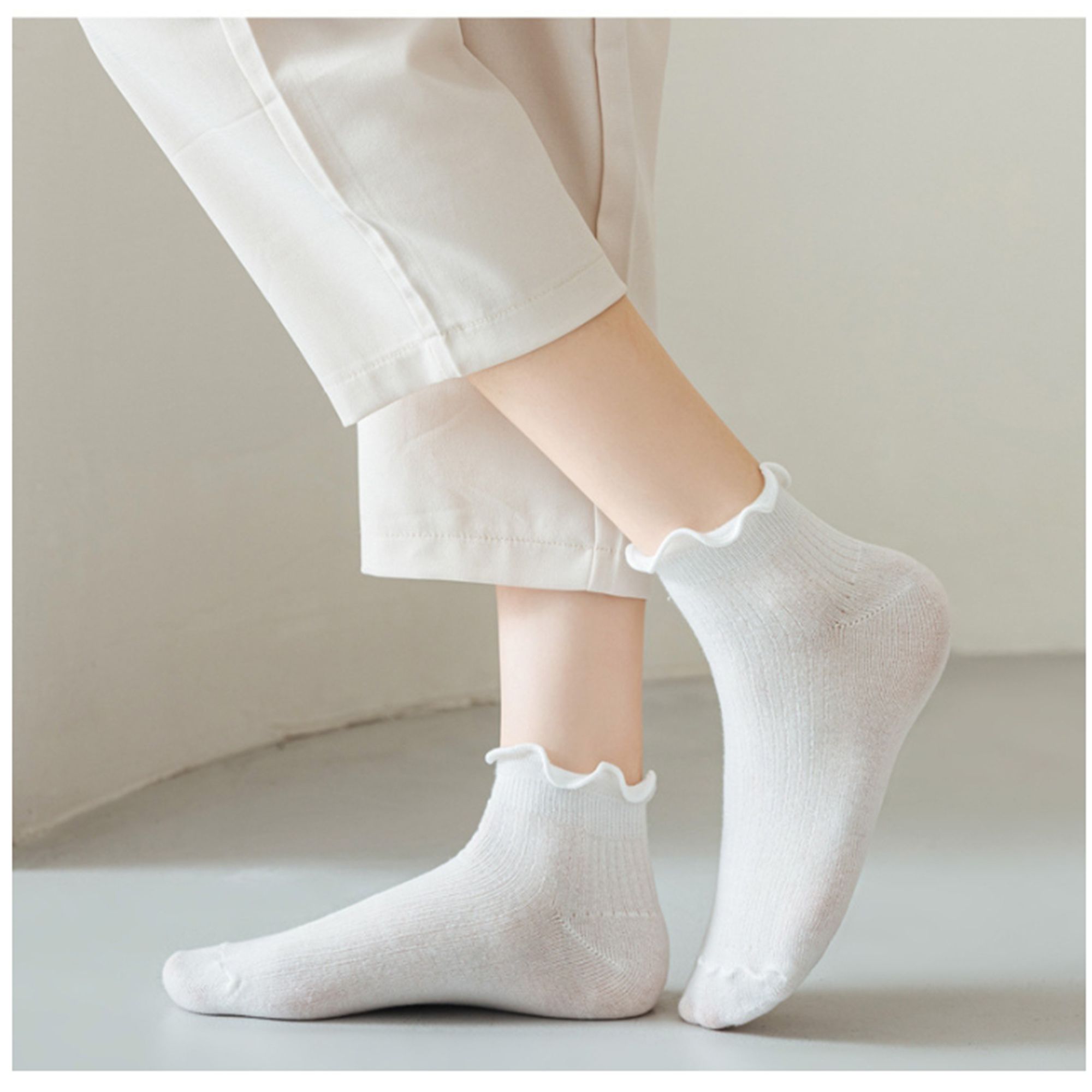 Anna-Kaci Women's 5-Pack Ribbed Ankle Socks with Ruffle Lettuce Trim Soft Stretch Cotton Cute Everyday Style