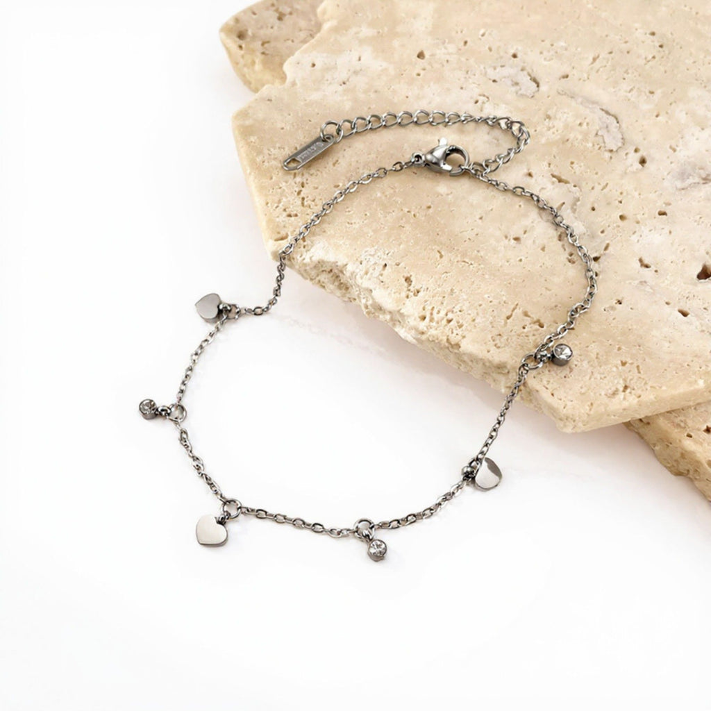 Dainty Heart Charm Anklet with Delicate Chain and Mini Accent Droplets for a Soft Feminine Touch and Lightweight Everyday Shine