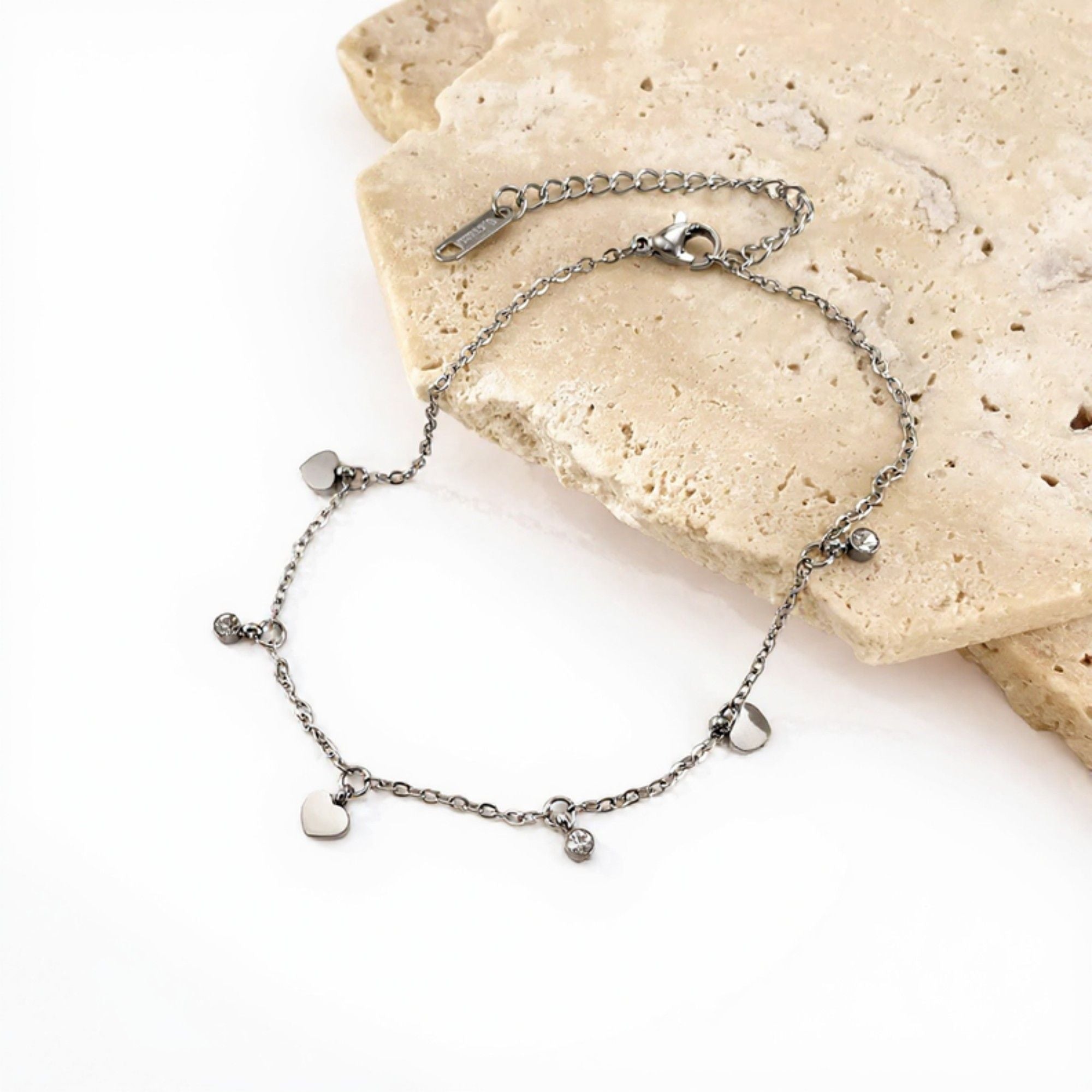 Dainty Heart Charm Anklet with Delicate Chain and Mini Accent Droplets for a Soft Feminine Touch and Lightweight Everyday Shine