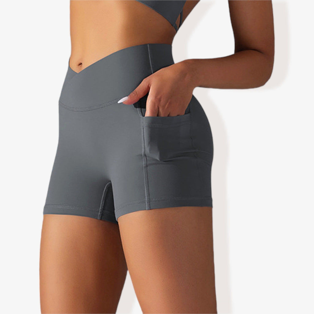 Pantalones cortos deportivos ajustados con cintura alta, bolsillos y banda en la cintura en forma de V
