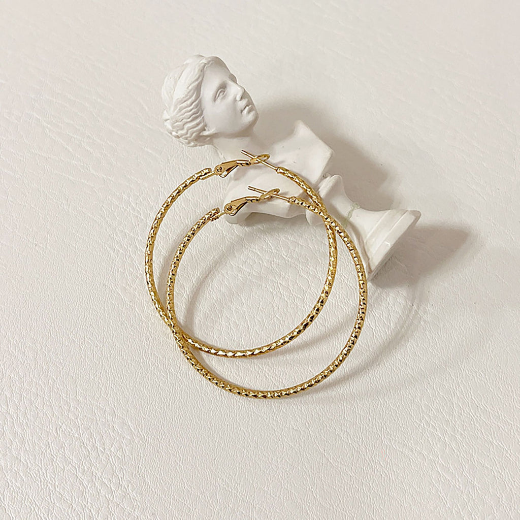 Women's Gold Textured Hoop Earrings for Versatile Styling