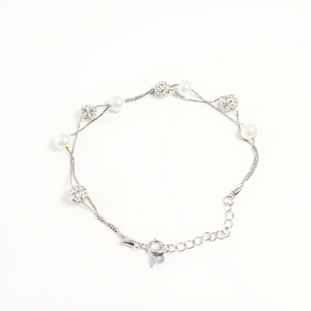 Women's Pearl and Crystal Beaded Bracelet with Delicate Chain Design