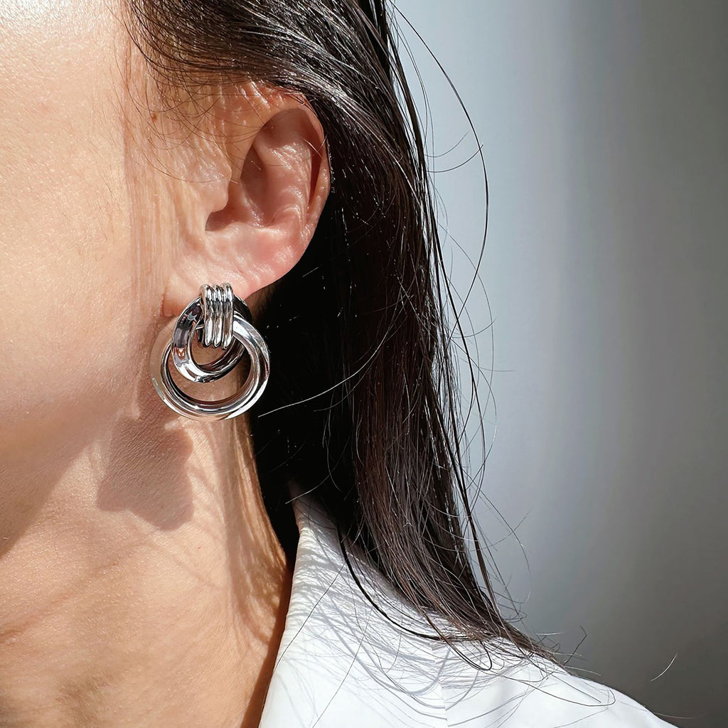 Women's Brass Interlocking Circle Earrings