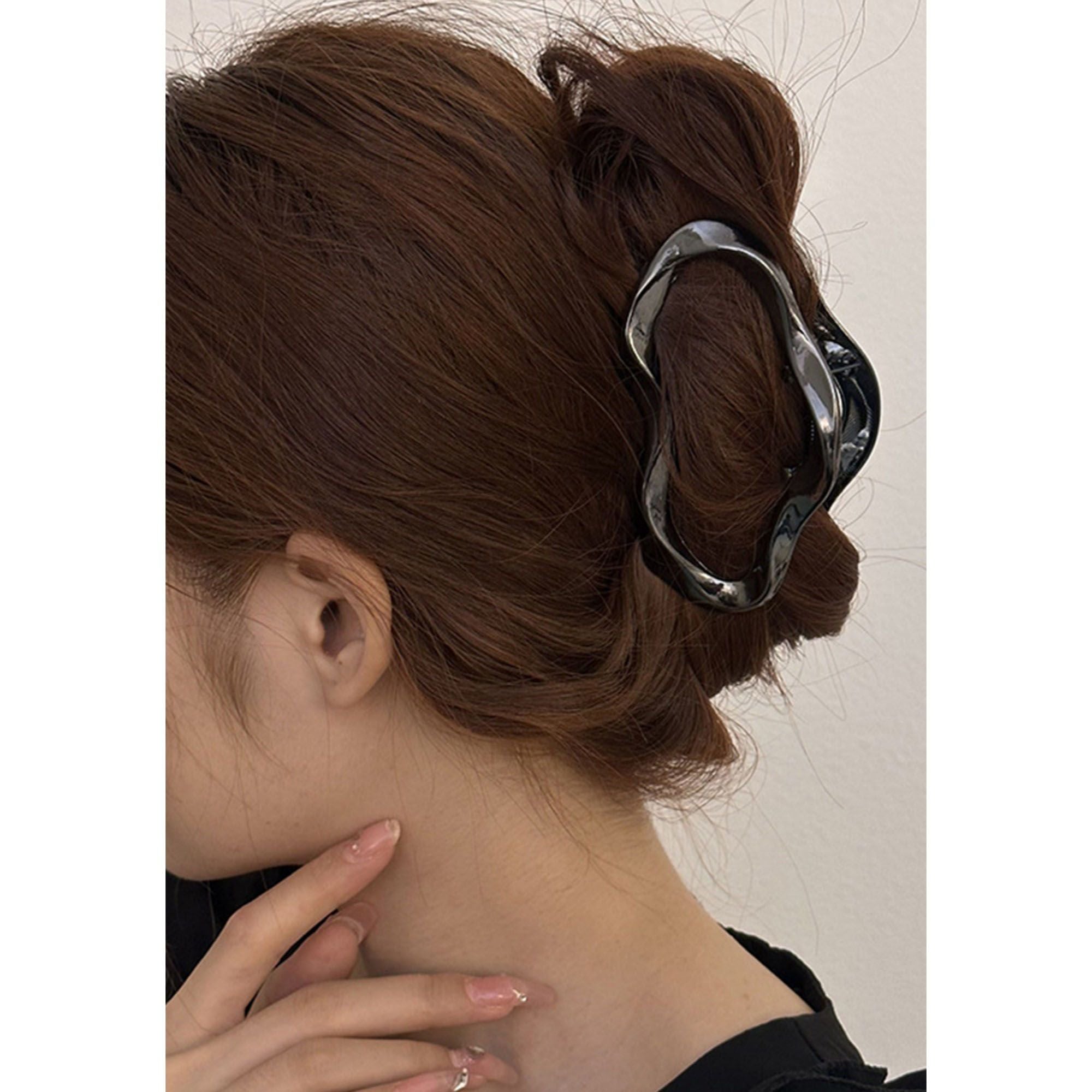 Women's Wavy Metal Hair Claw Clip with Hollow Design and Strong Grip 2.7x4.7in