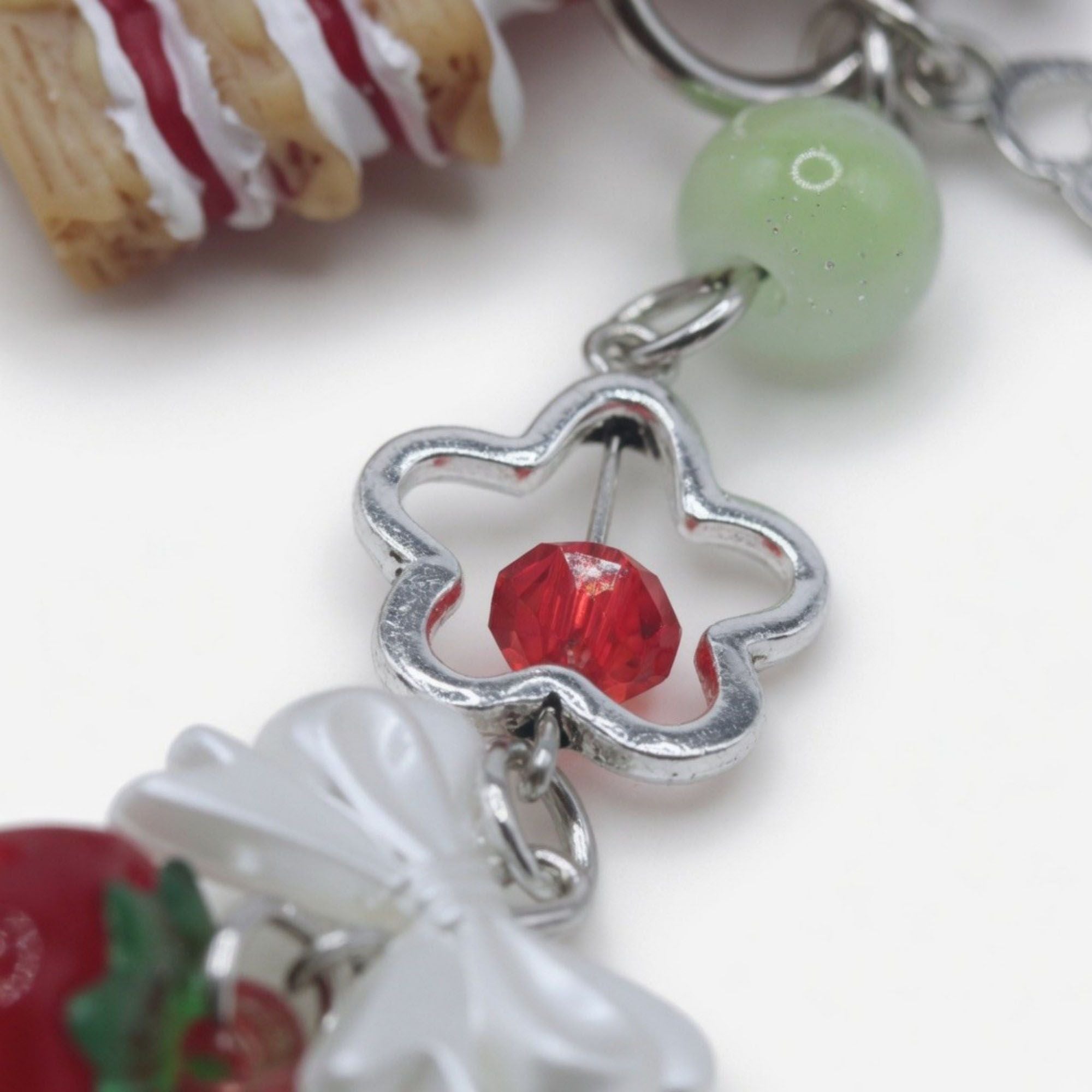 Dessert Charm Keychain with Strawberry Pendant Cake Detail Star Clip Bag Charm Key Ring Accessory