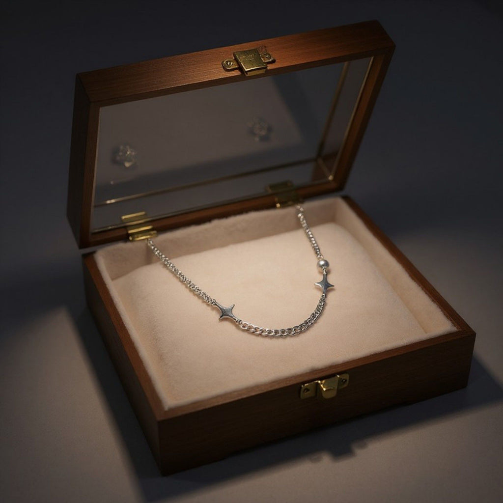 Women's Star Accent Chain Necklace with Dual Texture Bead and Link Design