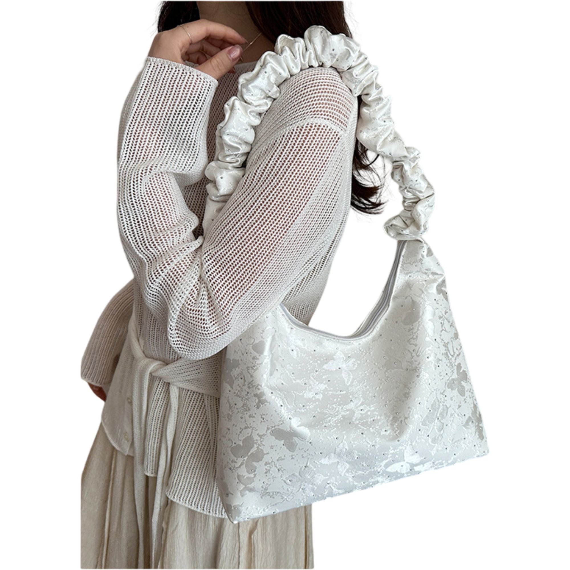 Shoulder Bag with Zipper Closure for Everyday Use