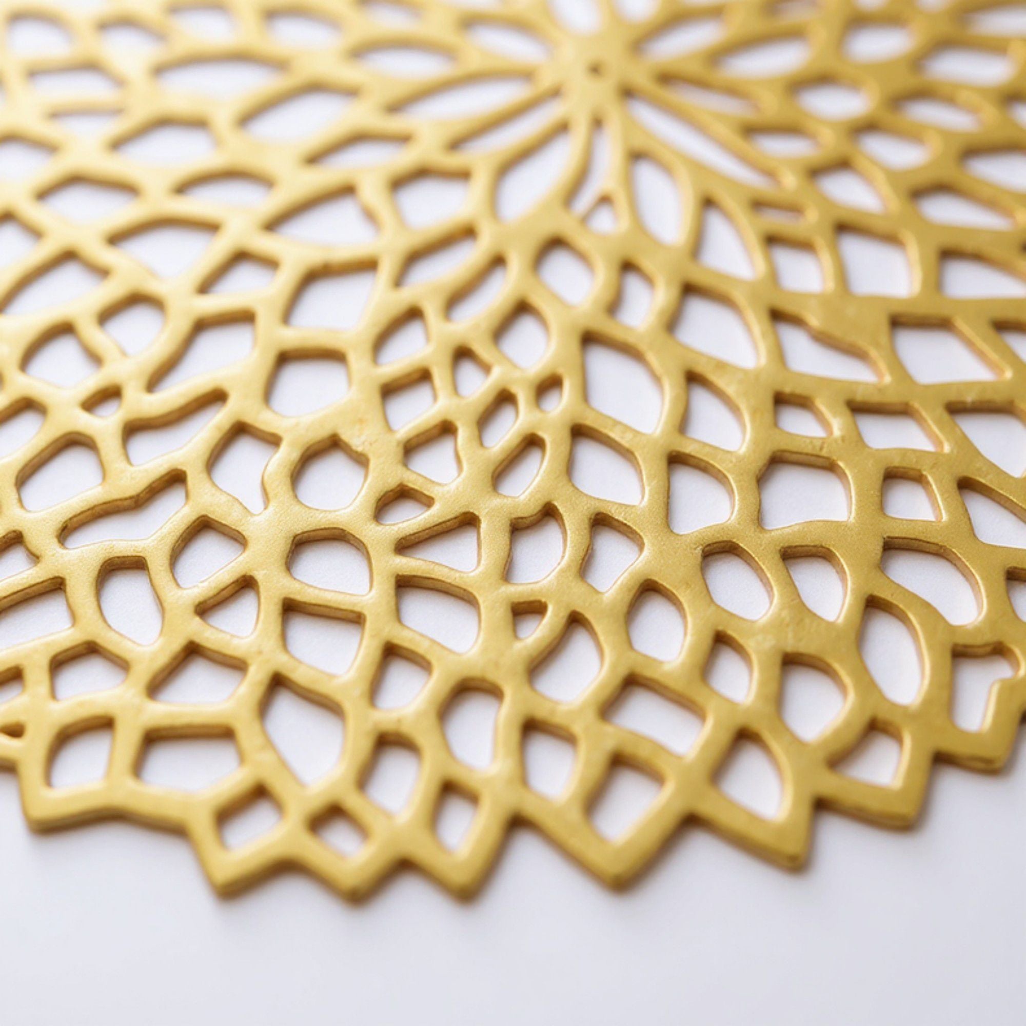4 Set Round Geometric Cutout Placemats with Modern Floral Design 15in
